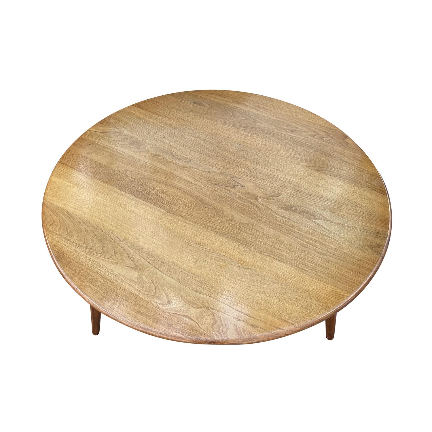 Sculpté à la main Table basse danoise du 20e siècle en noyer de Carl Hansen & Søn par Hans J. Wegner en vente