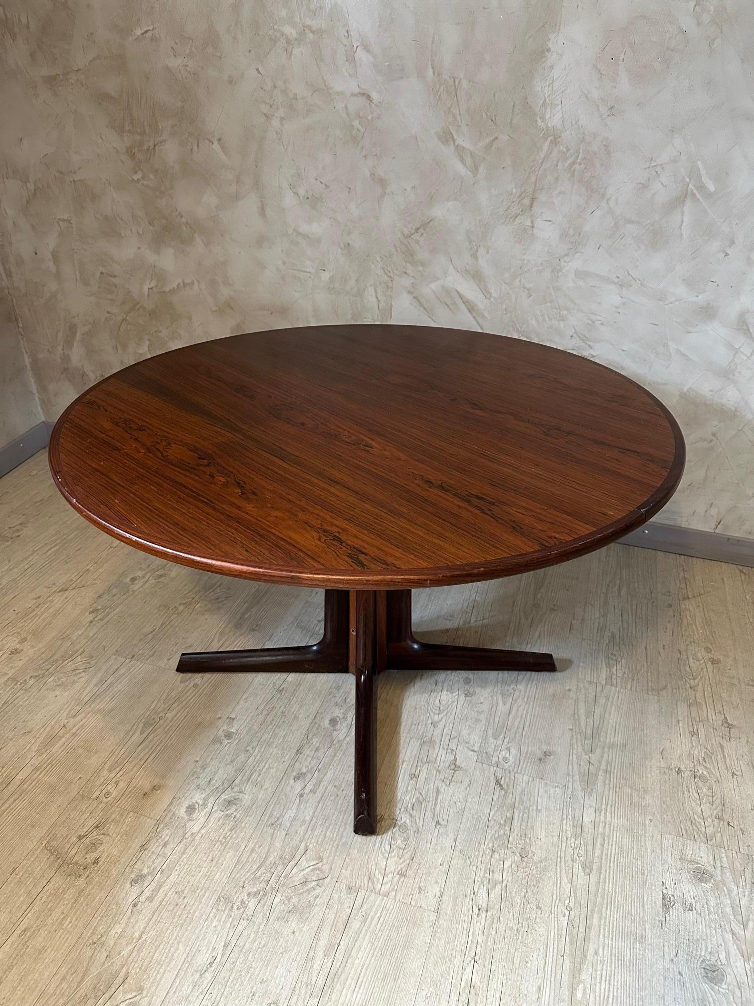 20th century Danish Design Teak Dining Table, 1960s In Good Condition In LEGNY, FR