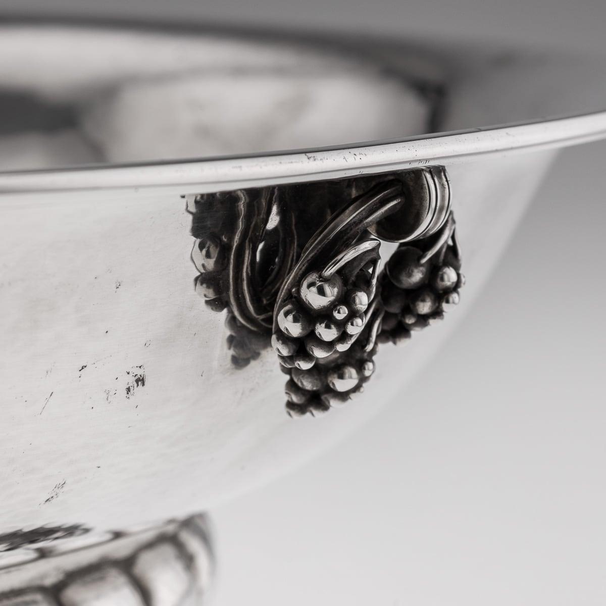 Bol de centre de table danois Georg Jensen du 20ème siècle en argent massif à motif de vigne en vente 7