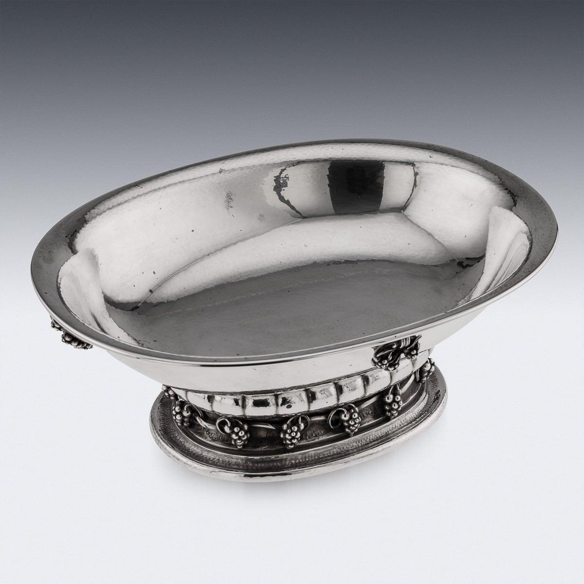 Autre Bol de centre de table danois Georg Jensen du 20ème siècle en argent massif à motif de vigne en vente