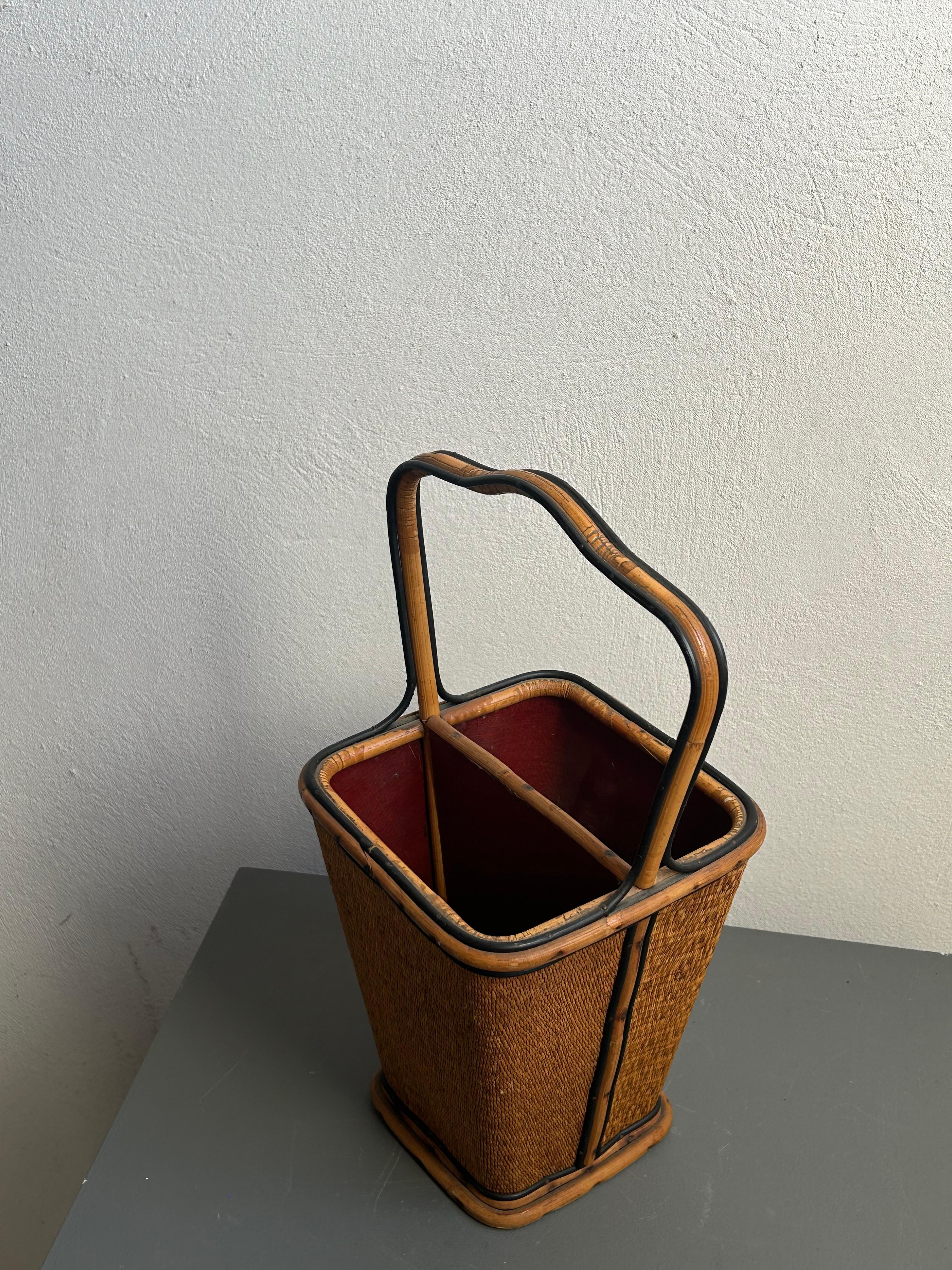 20th Century Danish Handwoven Straw Basket with Sculptural Handle, Denmark 1970s In Good Condition For Sale In Valby, 84