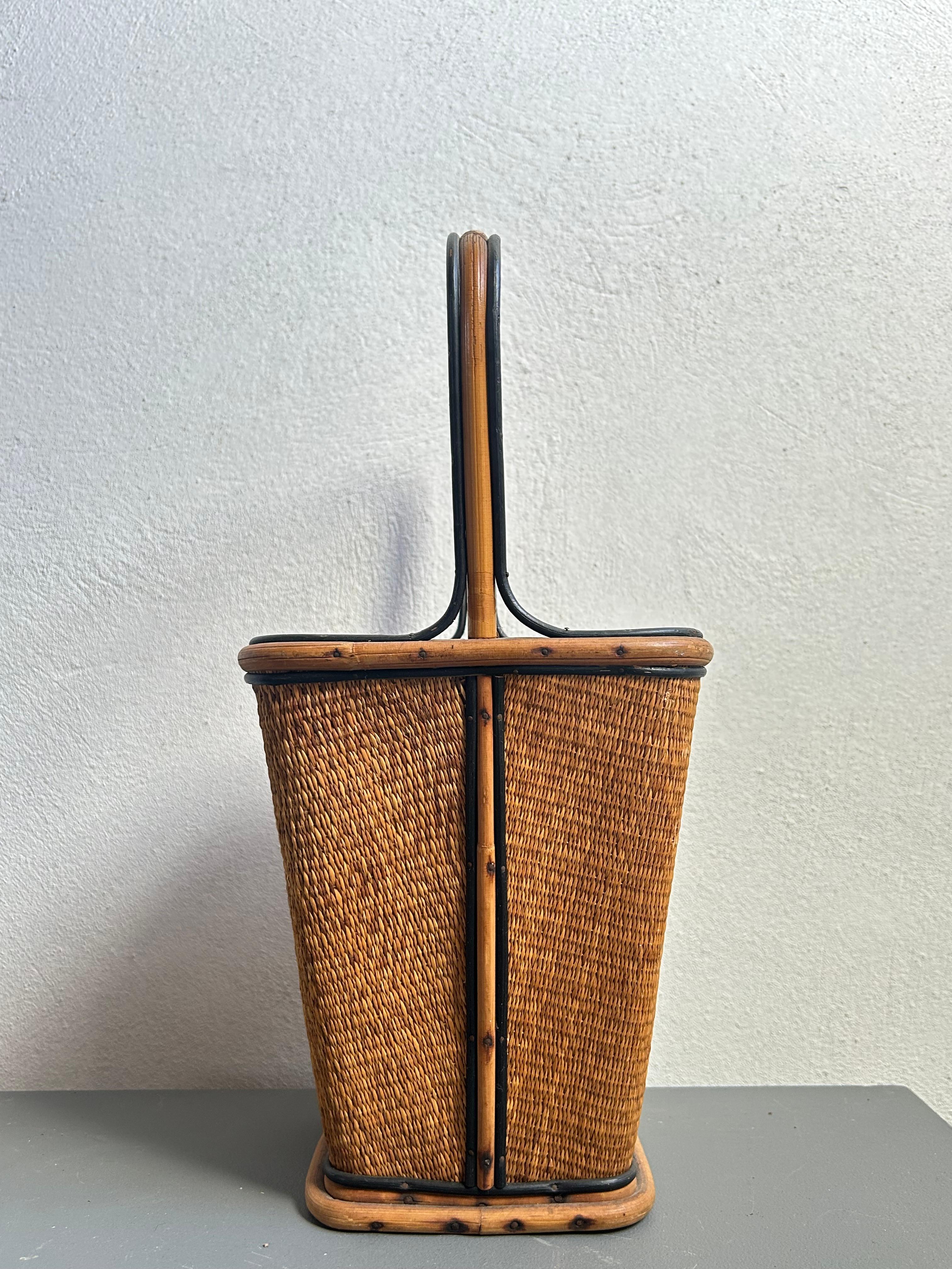 Late 20th Century 20th Century Danish Handwoven Straw Basket with Sculptural Handle, Denmark 1970s For Sale
