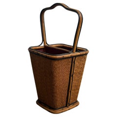 Panier en paille tissé à la main danois du 20e siècle avec poignée sculpturale, Danemark, années 1970