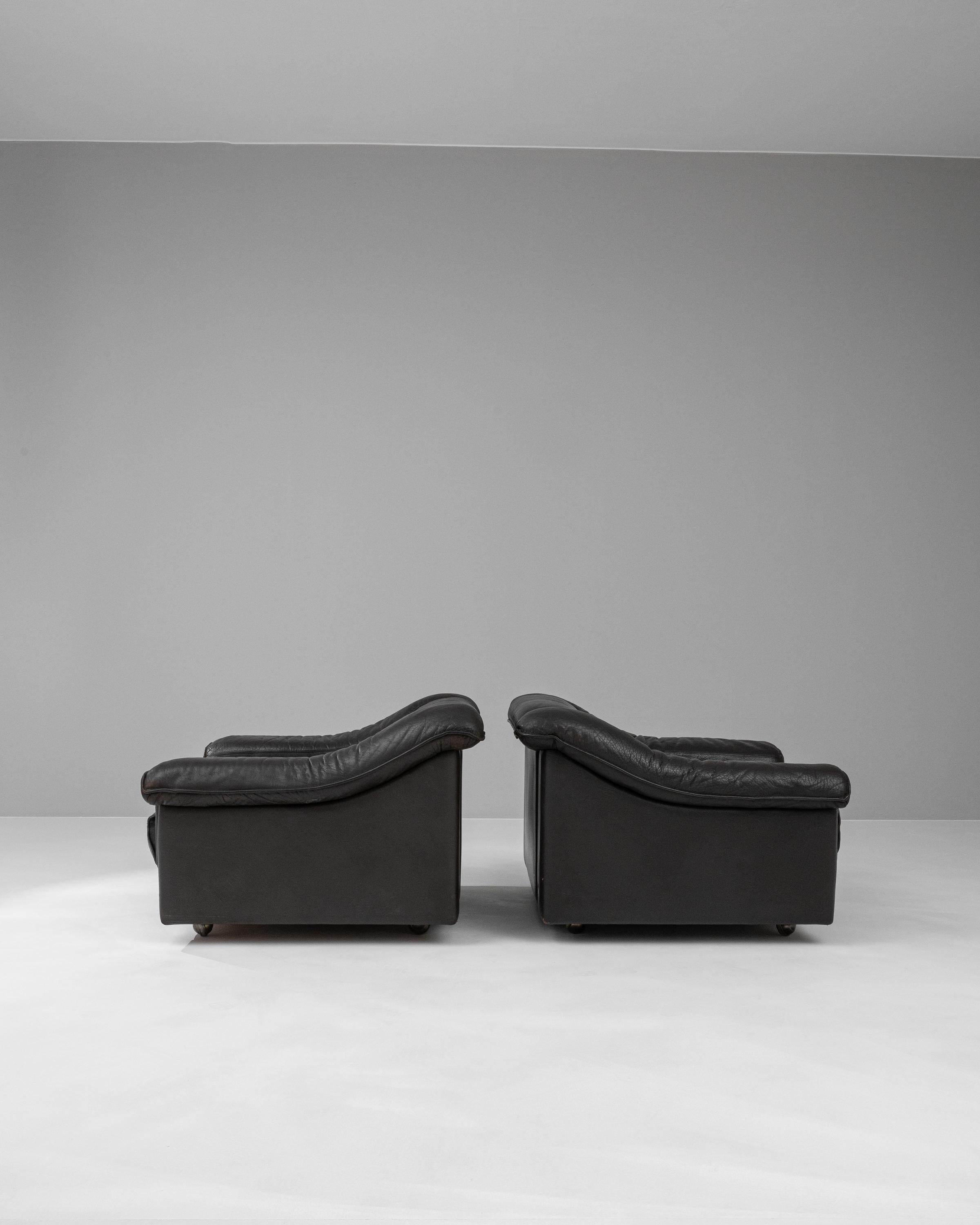 20th Century Danish Leather Armchairs, a Pair For Sale 2