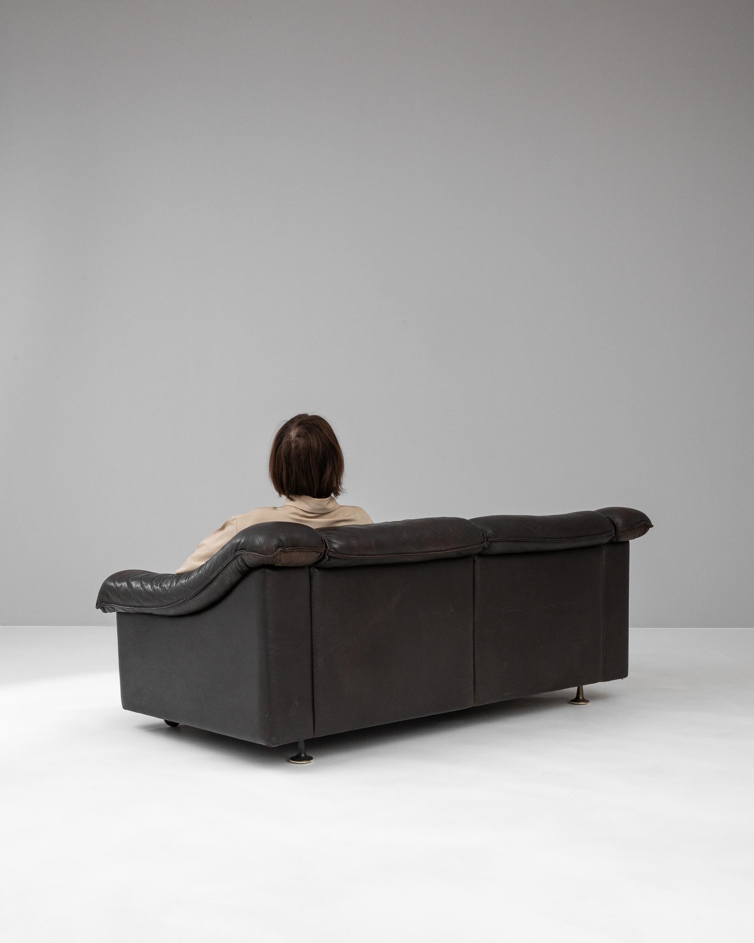 20th Century Danish Leather Sofa For Sale 4