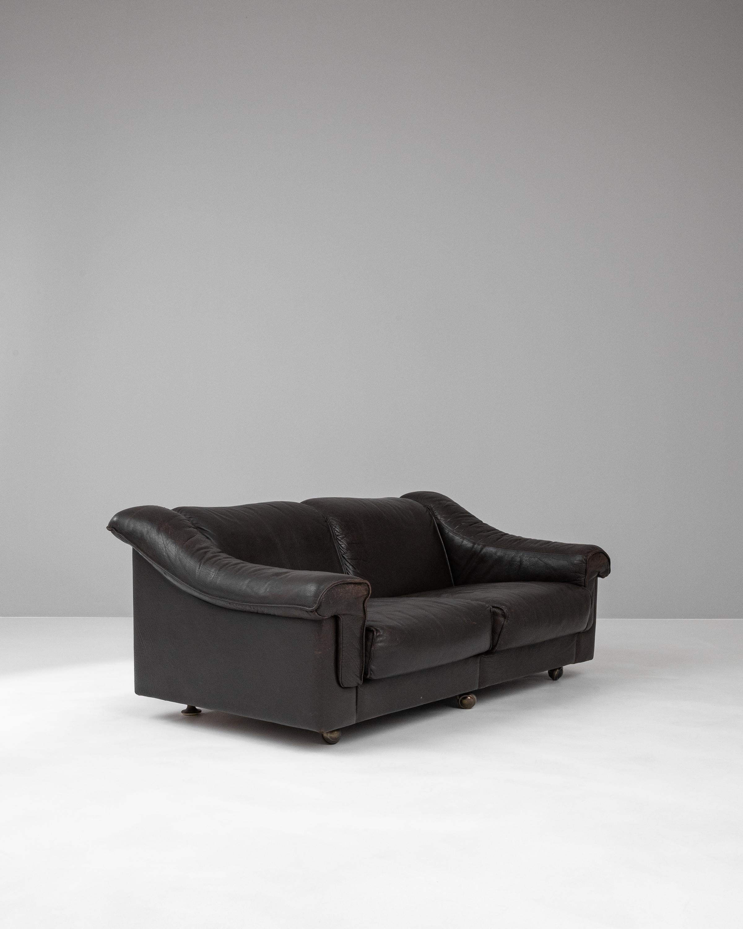 20th Century Danish Leather Sofa For Sale 5