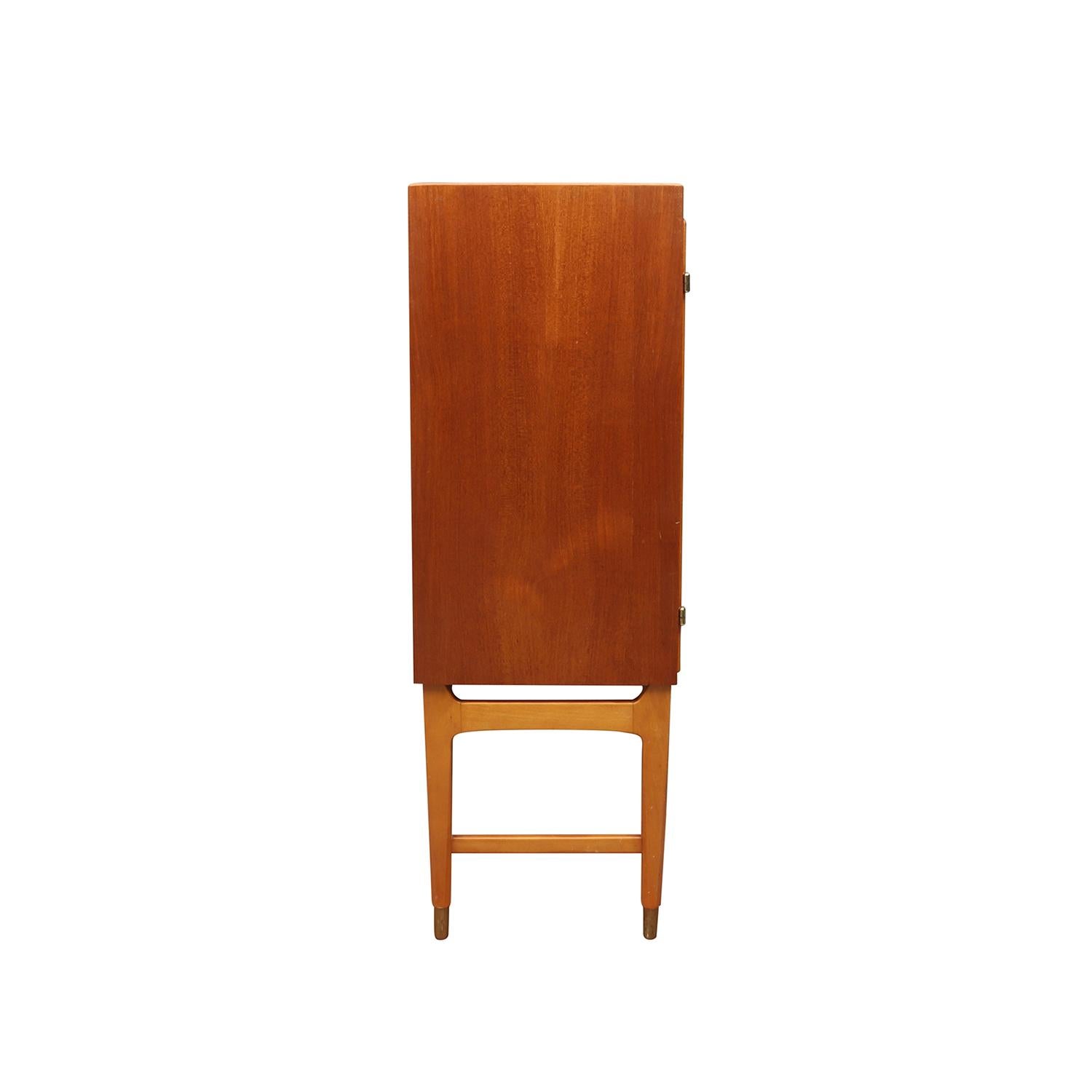 Mid-Century moderno Armadio moderno danese del XX secolo in legno di teak Abrahamssons di Kirke Nielsen in vendita