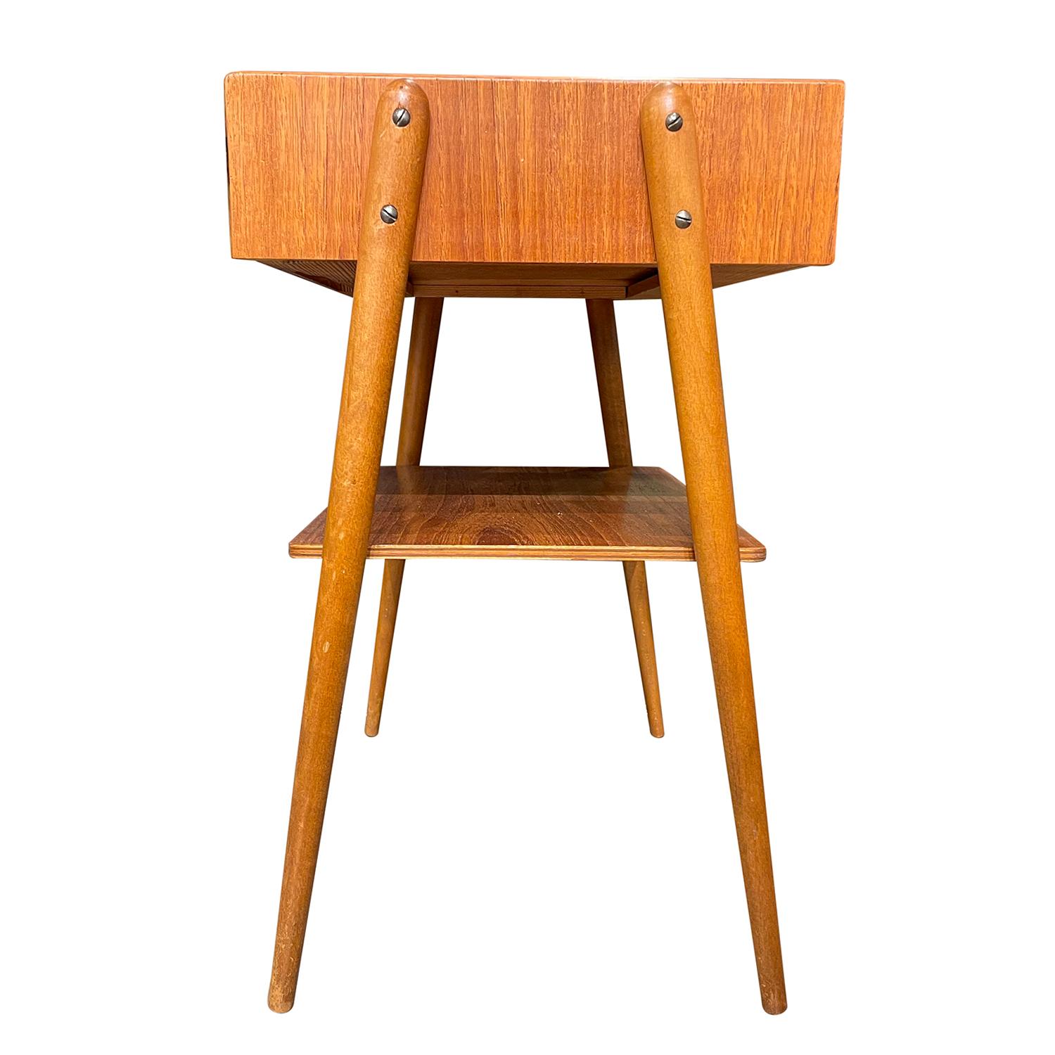20th Century Danish Modern Pair of Beech Nightstands - Vintage Bed Side Tables For Sale 1