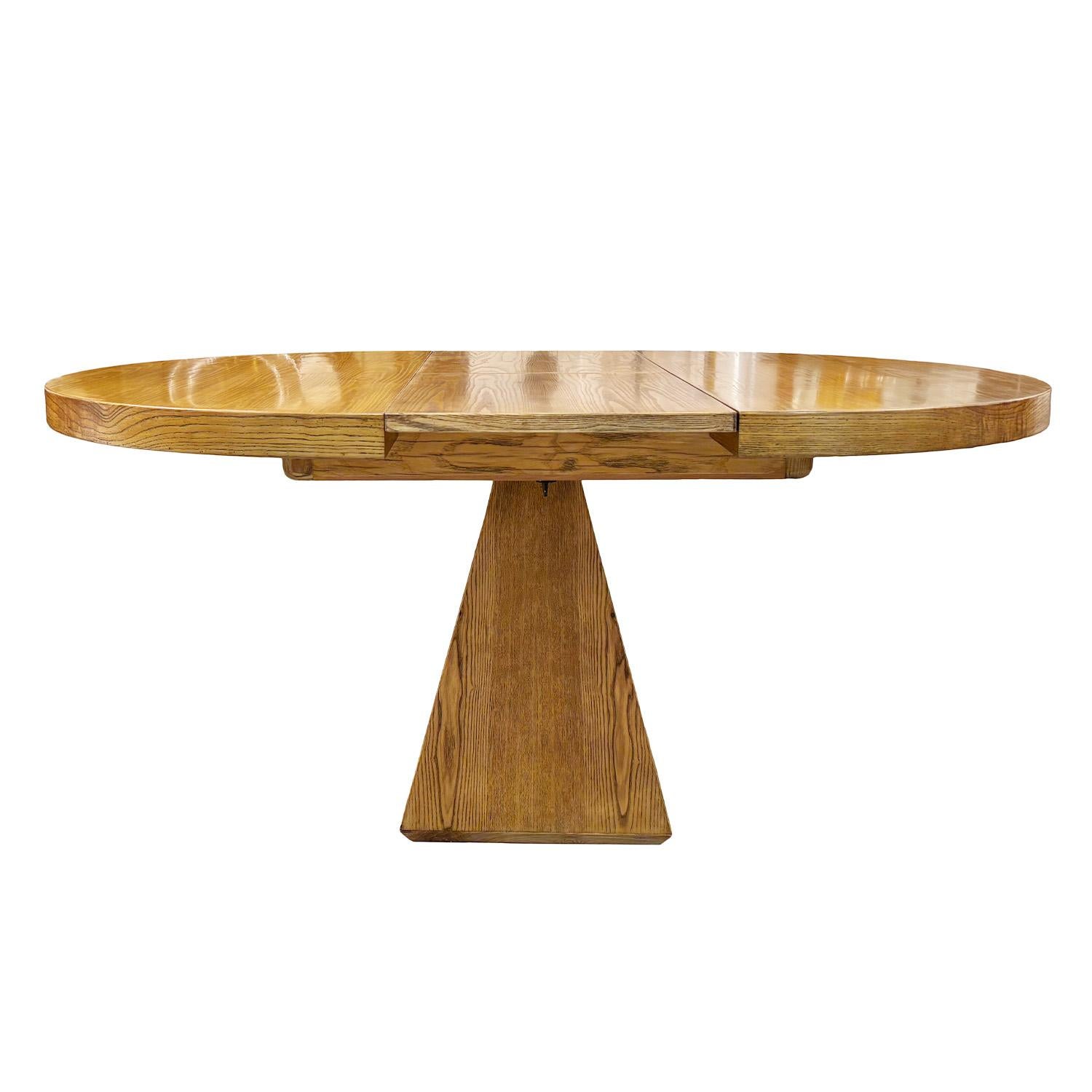 20th Century Danish Oval Extendable Pinewood Dining Table Attributed to Arne Vod For Sale 6