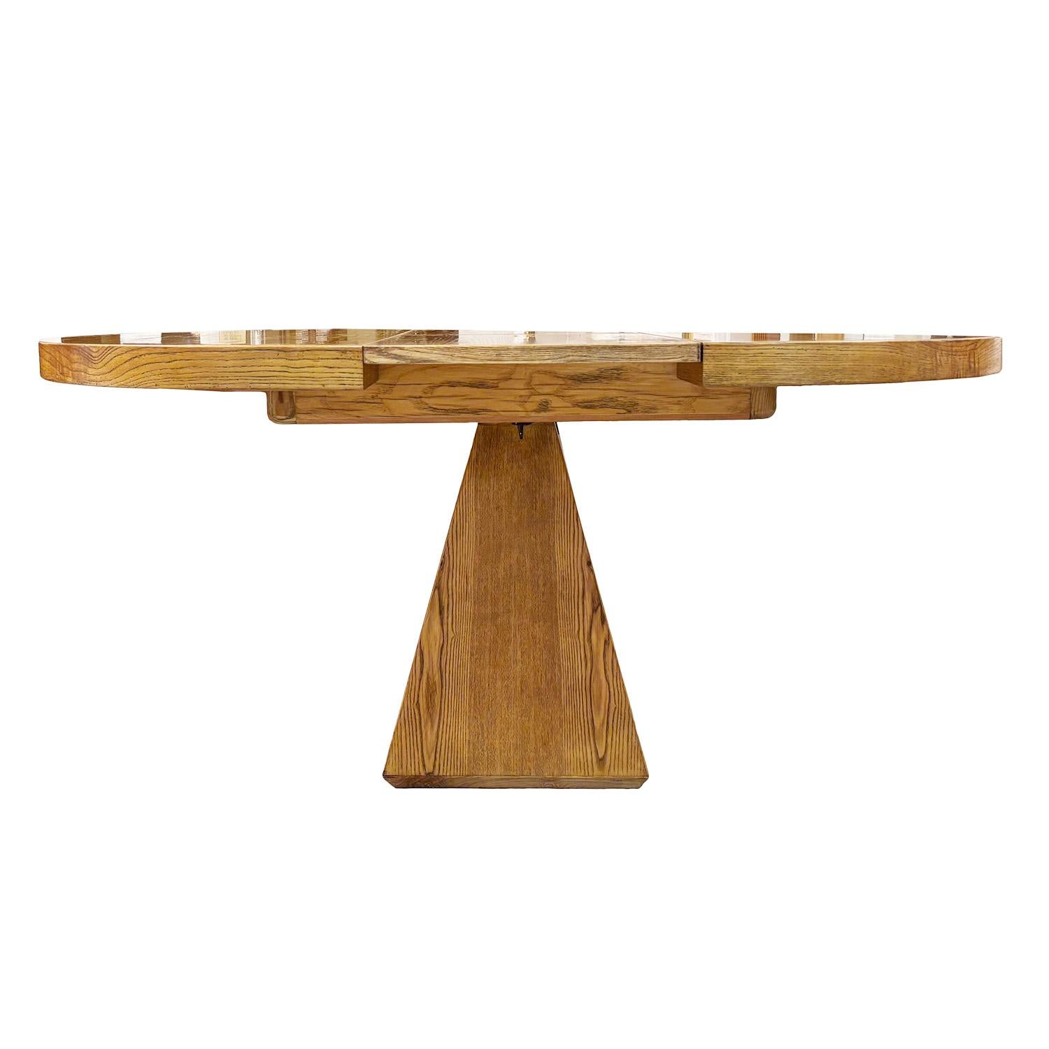 20th Century Danish Oval Extendable Pinewood Dining Table Attributed to Arne Vod For Sale 7