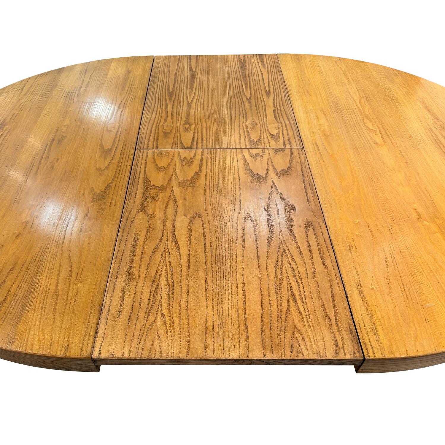 20th Century Danish Oval Extendable Pinewood Dining Table Attributed to Arne Vod In Good Condition For Sale In West Palm Beach, FL