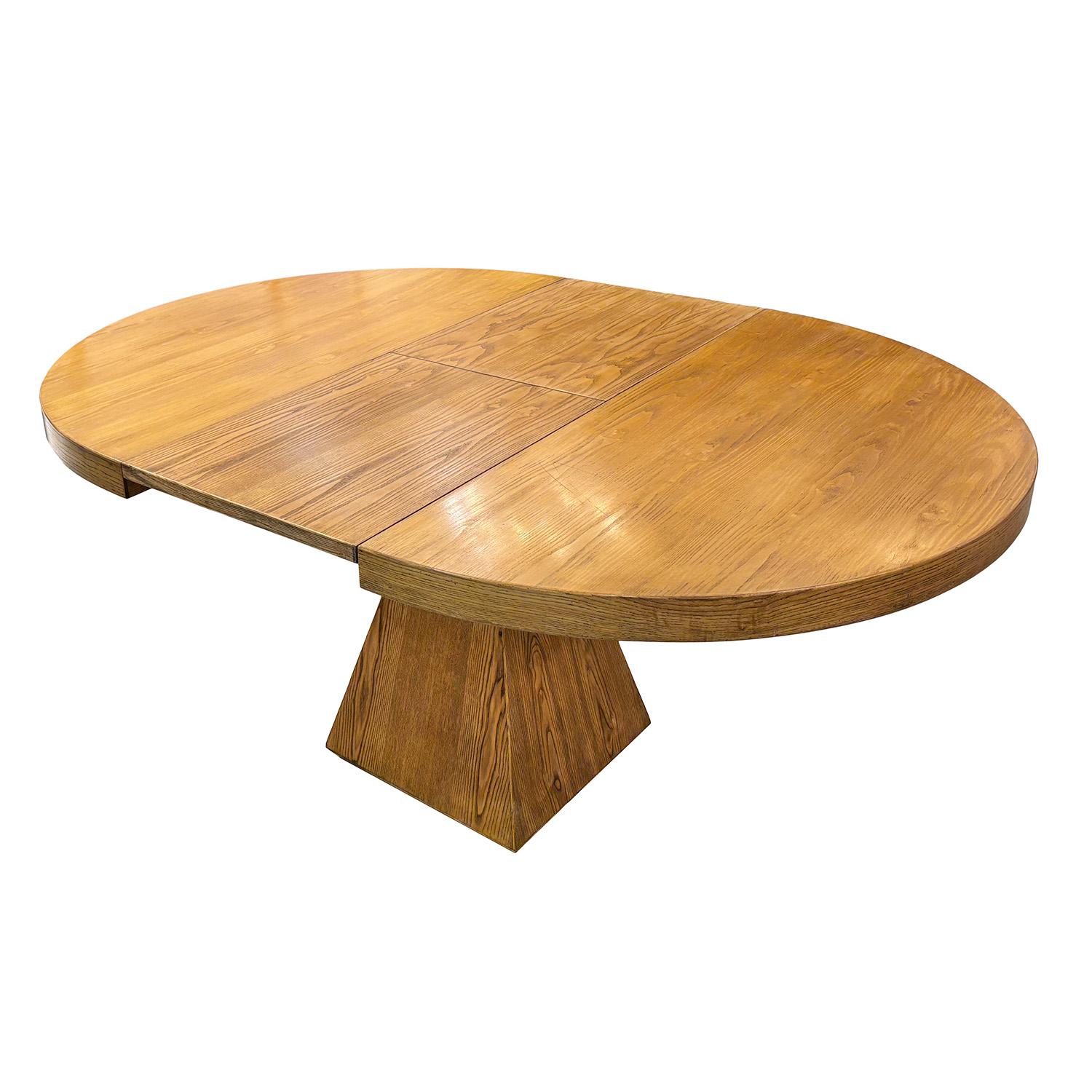 20th Century Danish Oval Extendable Pinewood Dining Table Attributed to Arne Vod For Sale 2