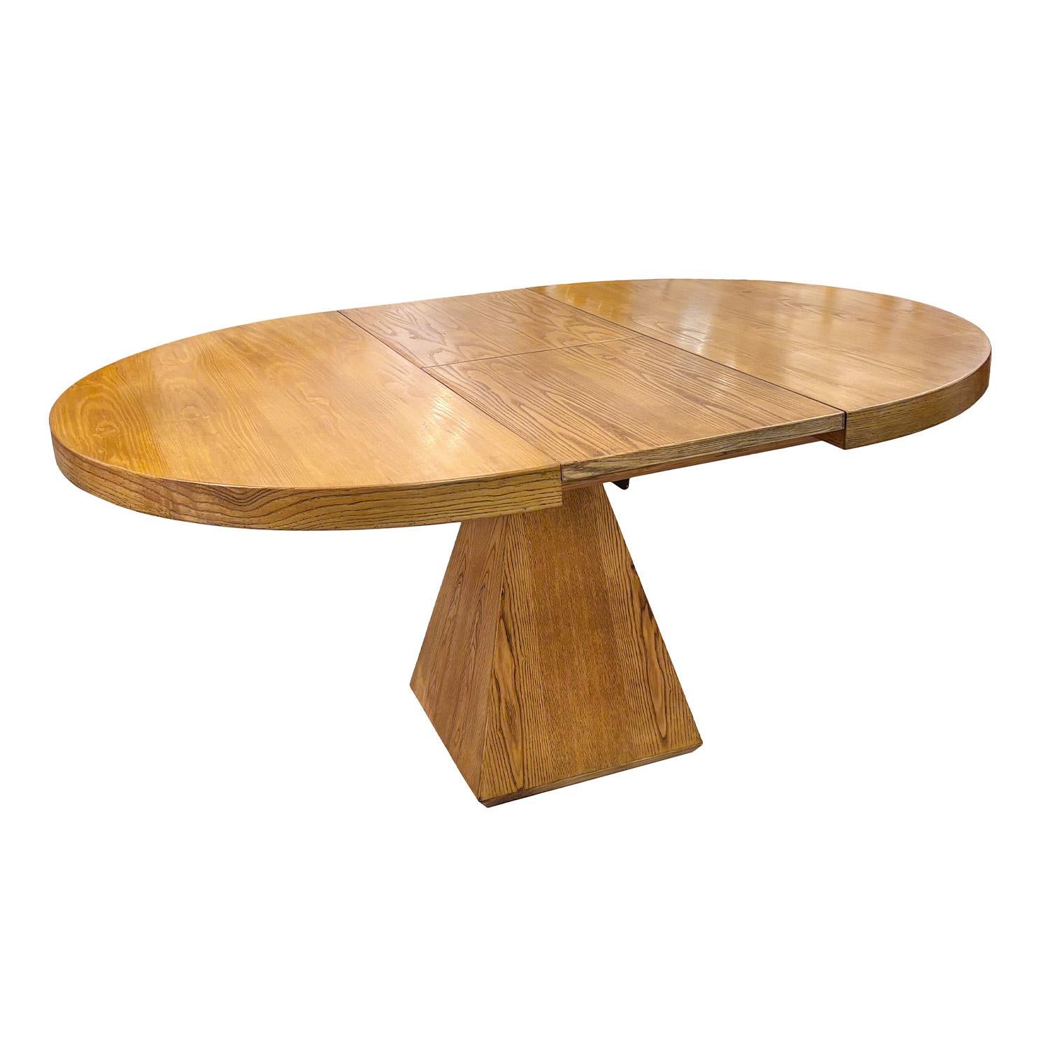 20th Century Danish Oval Extendable Pinewood Dining Table Attributed to Arne Vod For Sale 3