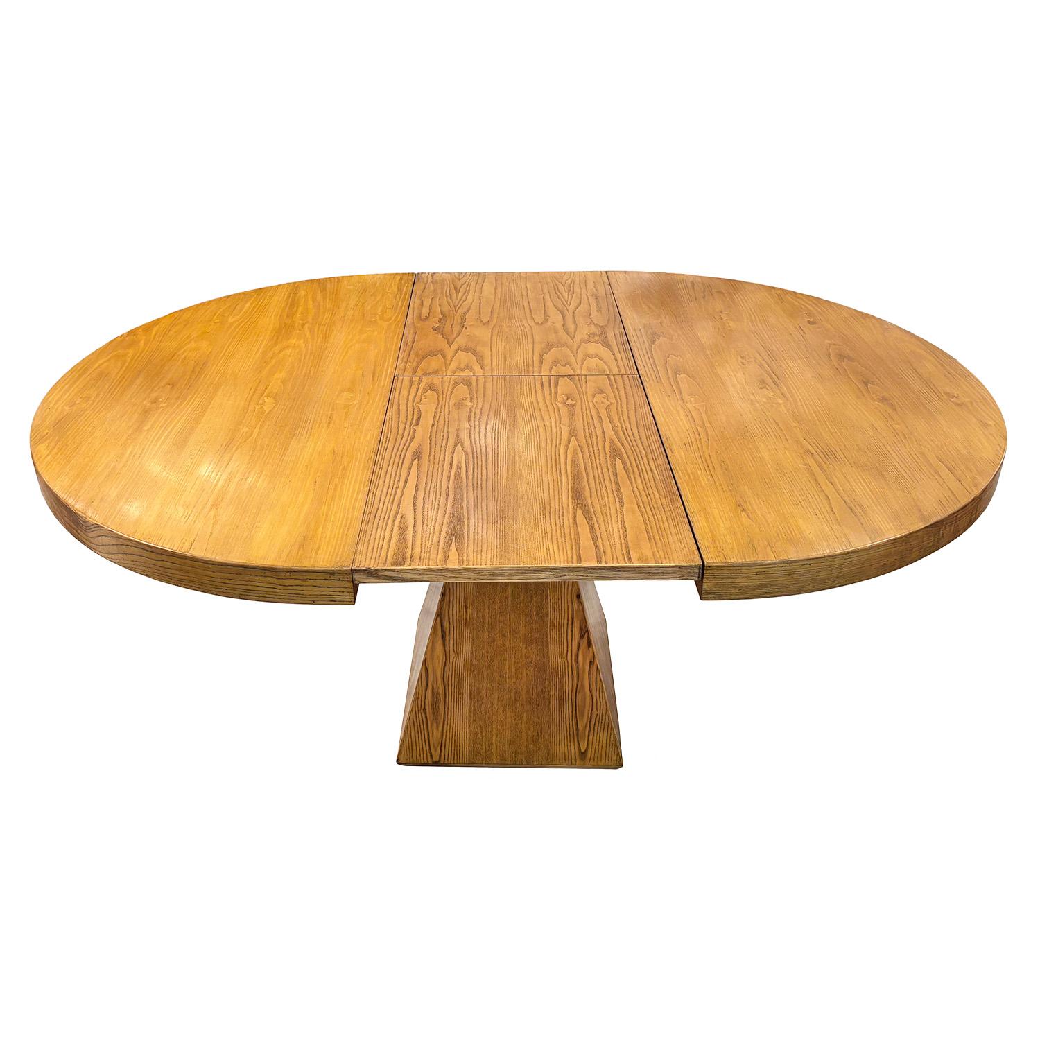 20th Century Danish Oval Extendable Pinewood Dining Table Attributed to Arne Vod For Sale 4