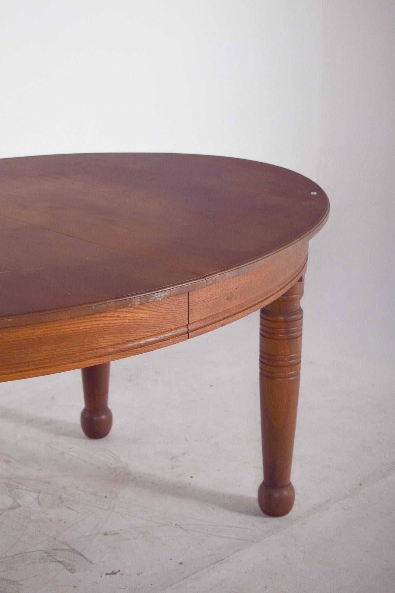 20th Century Danish Oval Oak Dining Table In Good Condition For Sale In Lisboa, Lisboa