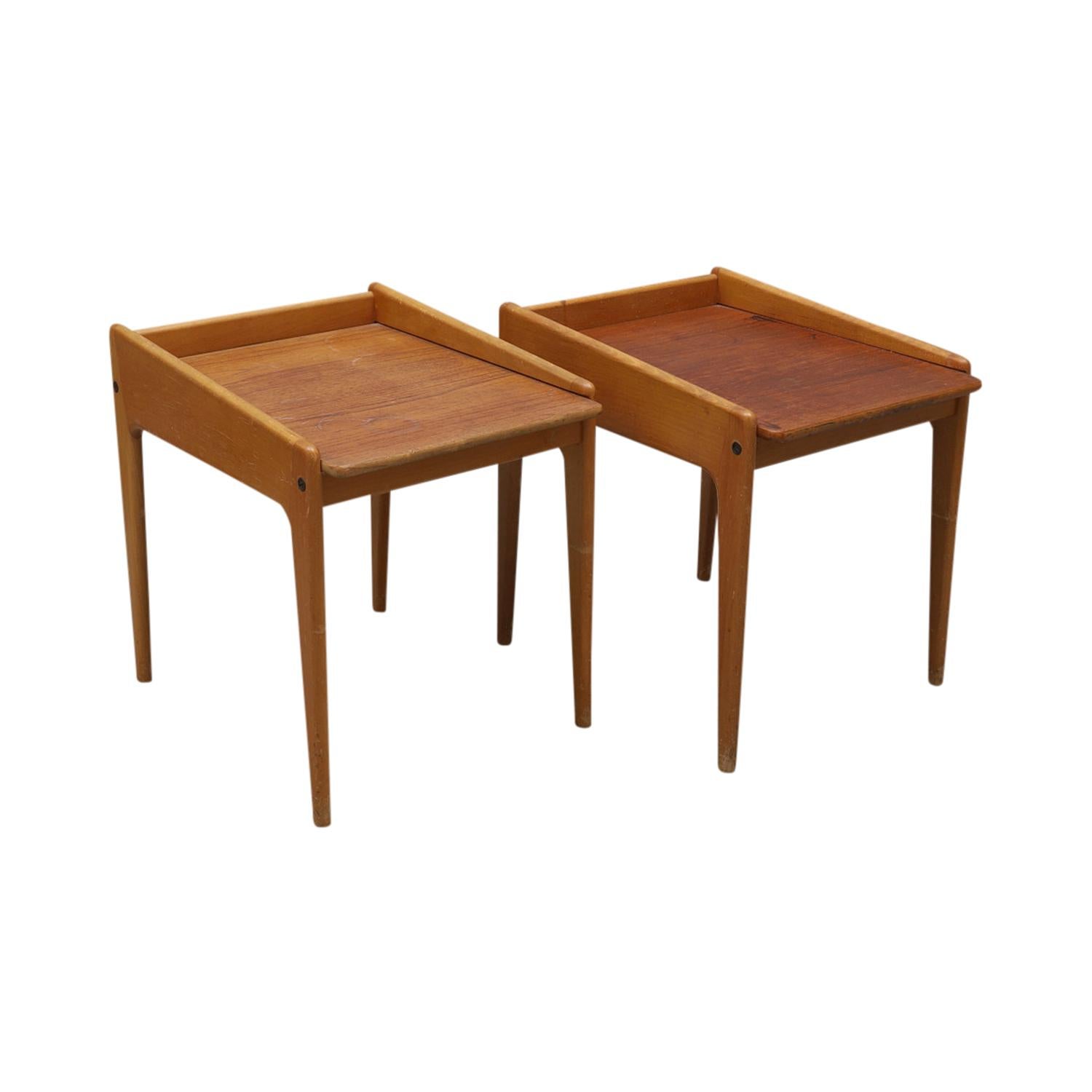 A light-brown, vintage Mid-Century Modern Danish pair of bedside tables made of hand crafted Beechwood and Oakwood, in good condition. The Scandinavian nightstands are composed with extendable boards, standing on four straight wooden legs. Wear