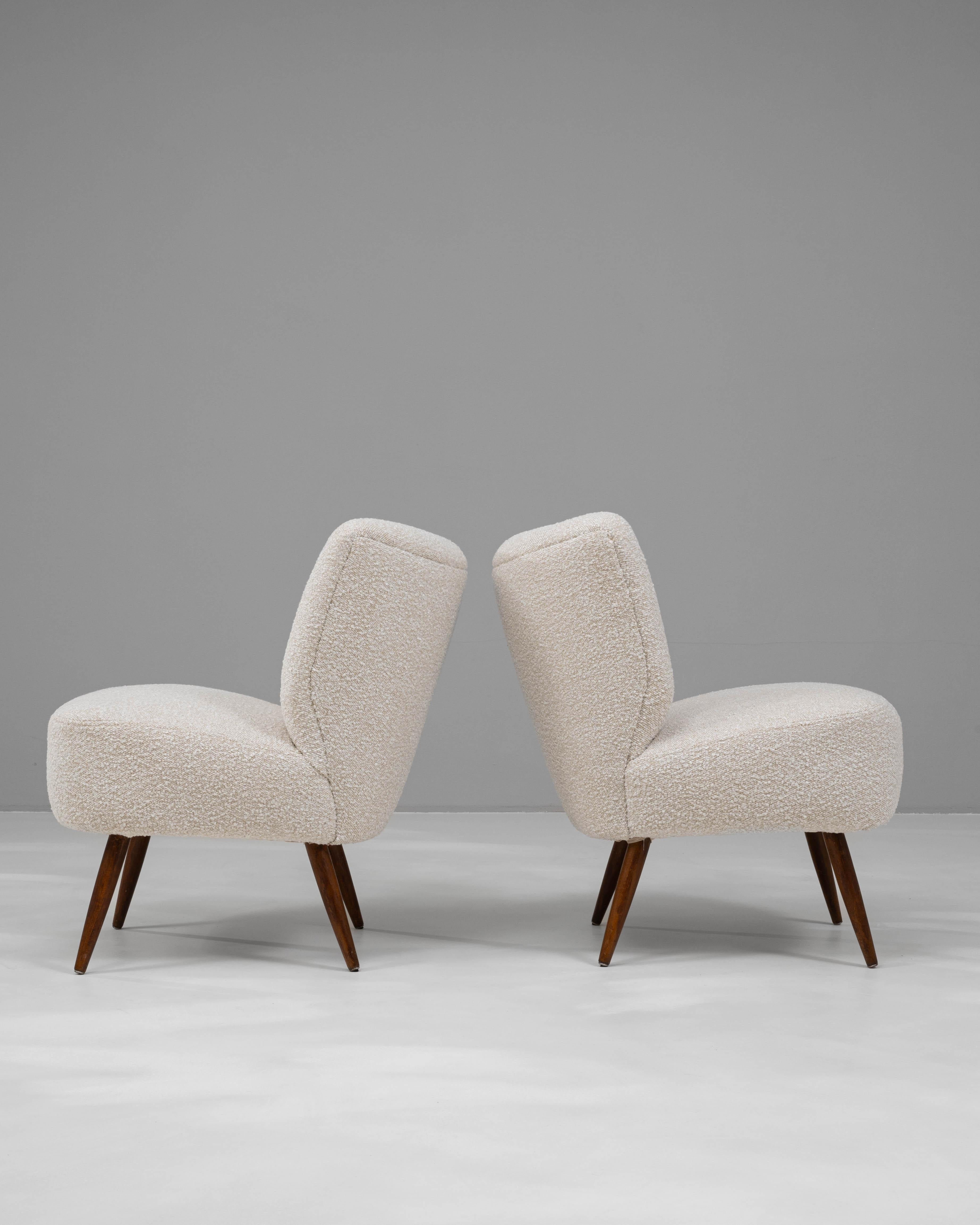 Tissu d'ameublement Paire de chaises tapissées danoises du 20e siècle en vente