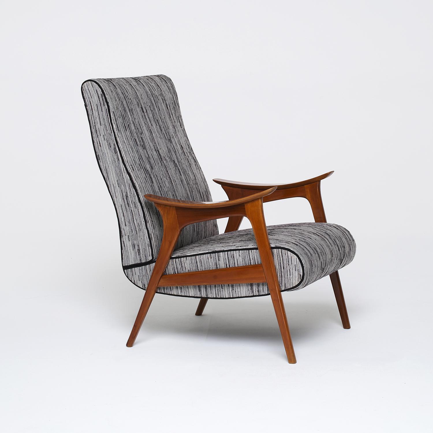 20th Century Danish Pair of Vintage Scandinavian Teakwood Lounge Chairs For Sale 2
