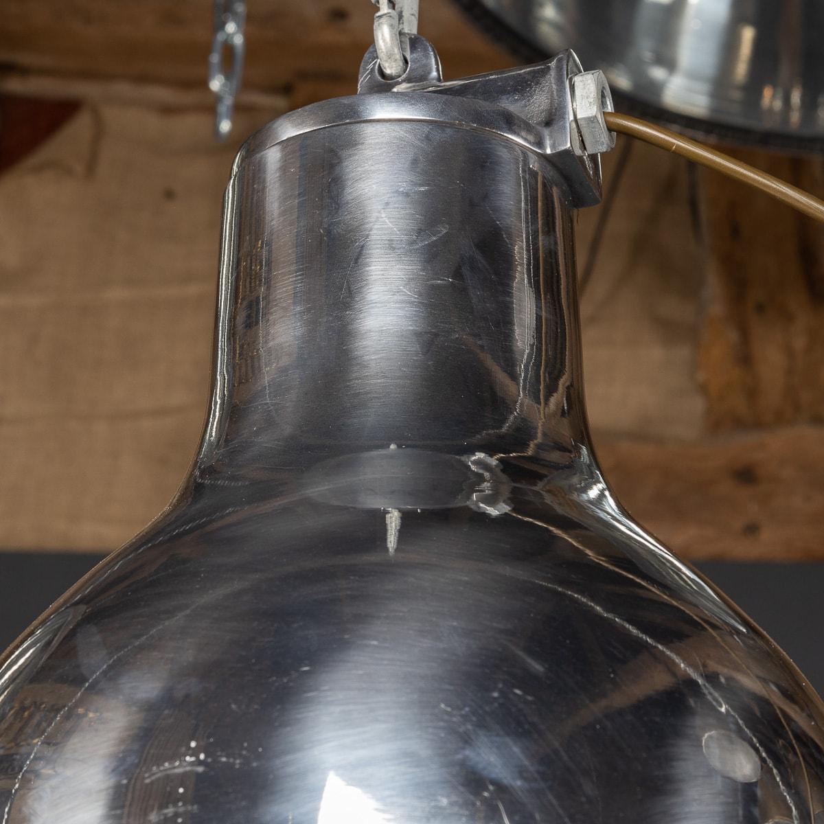 Lampe de bateau en aluminium poli danoise du 20e siècle en vente 4