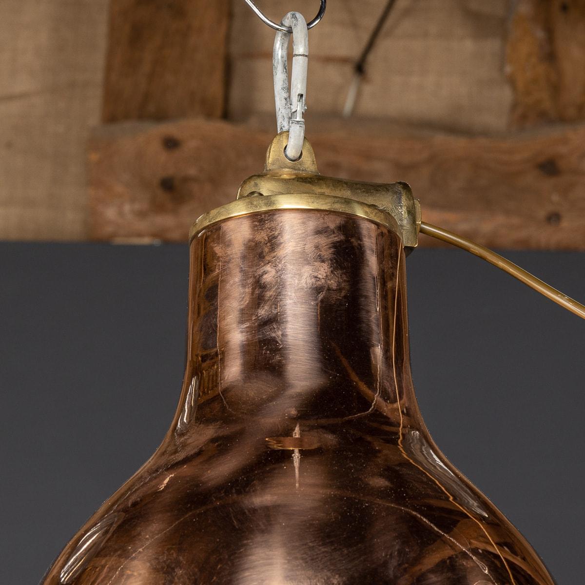 Lampe de bateau en laiton poli danoise du 20e siècle en vente 2