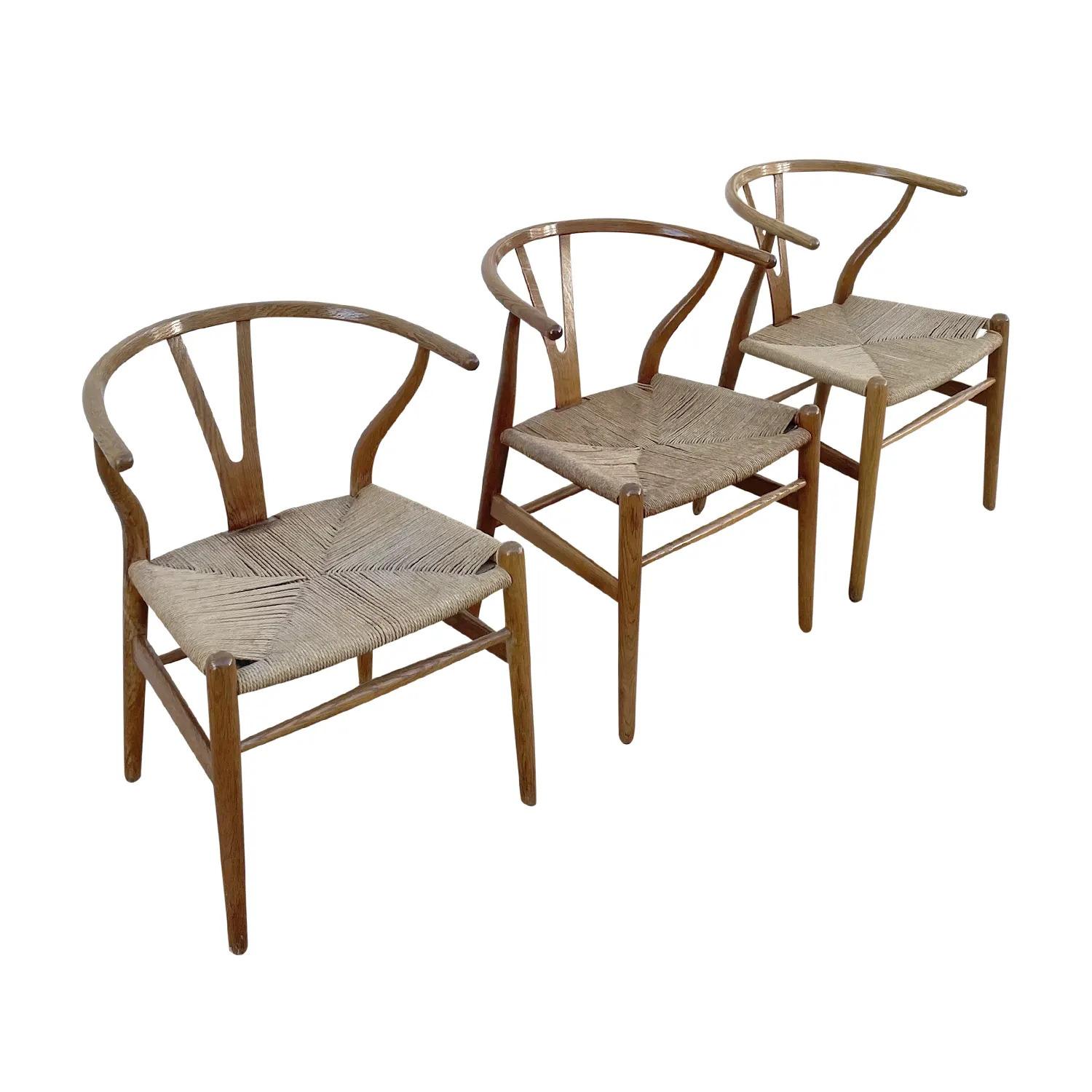 Mid-Century Modern Ensemble de trois chaises danoises du XXe siècle de Carl Hansen & Sn Y par Hans J. Wegner en vente