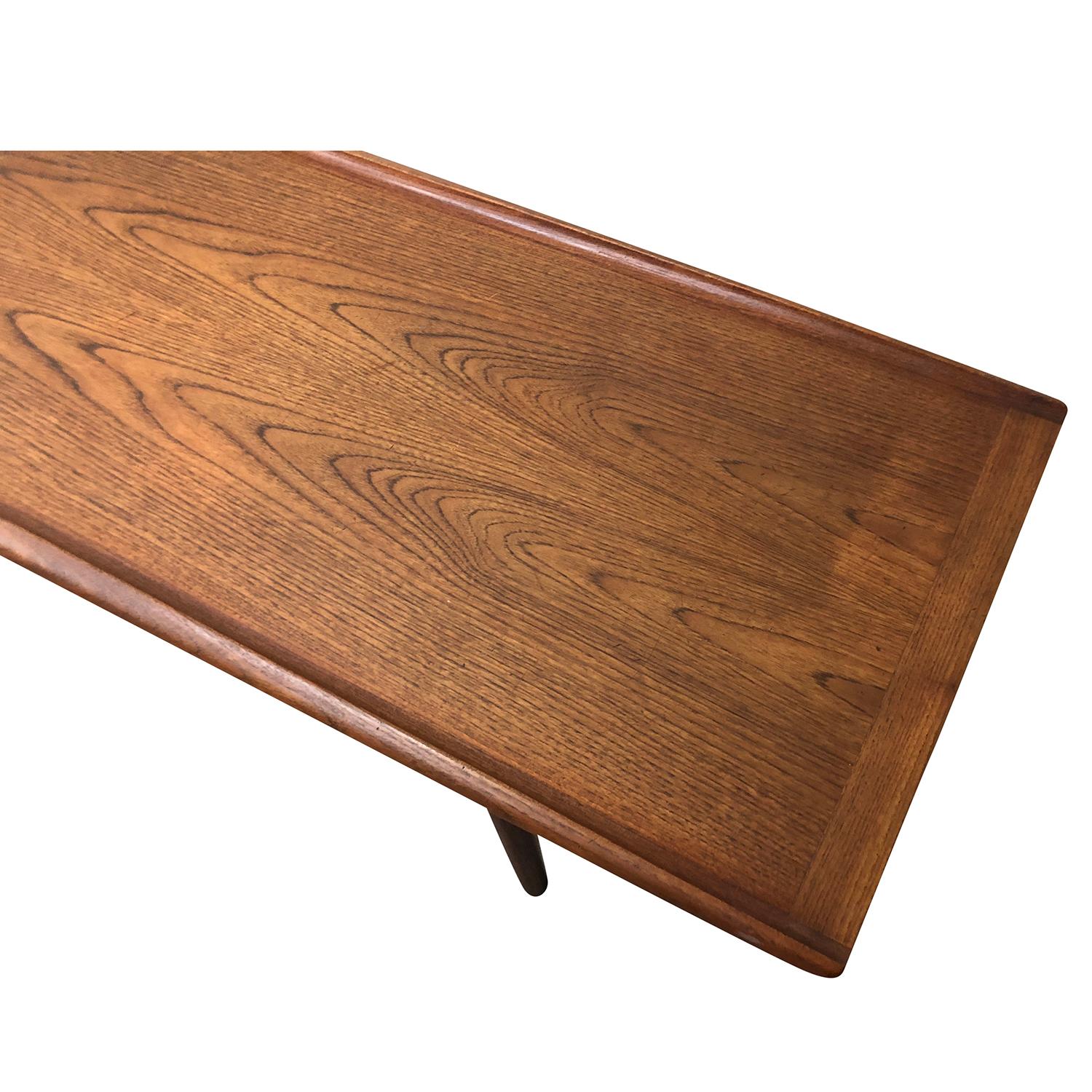 Table basse en teck vintage danoise du 20e siècle par Hans J. Wegner & Andreas Tuck Bon état - En vente à West Palm Beach, FL