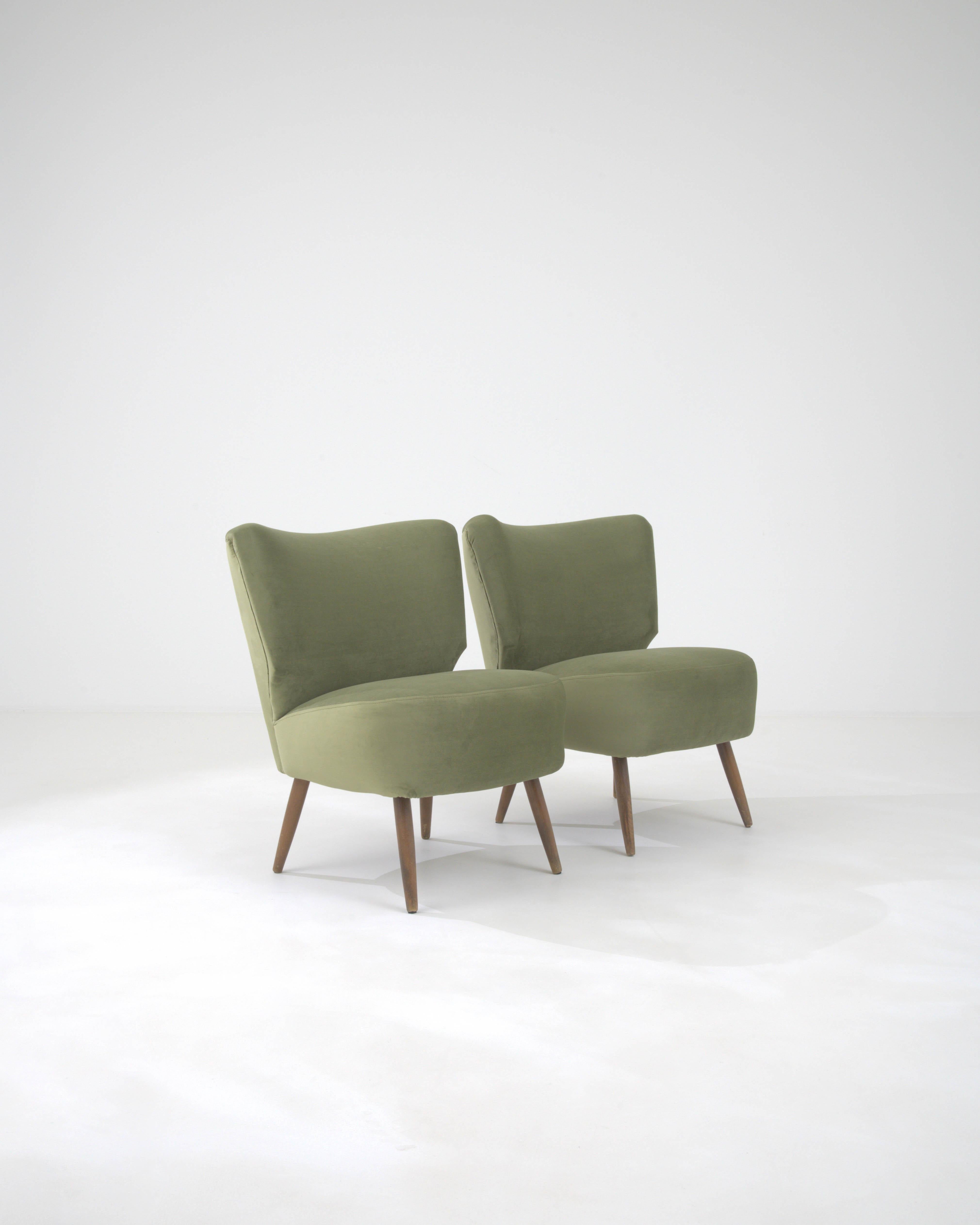 20th Century Danish Upholstered Armchairs, a Pair For Sale 5