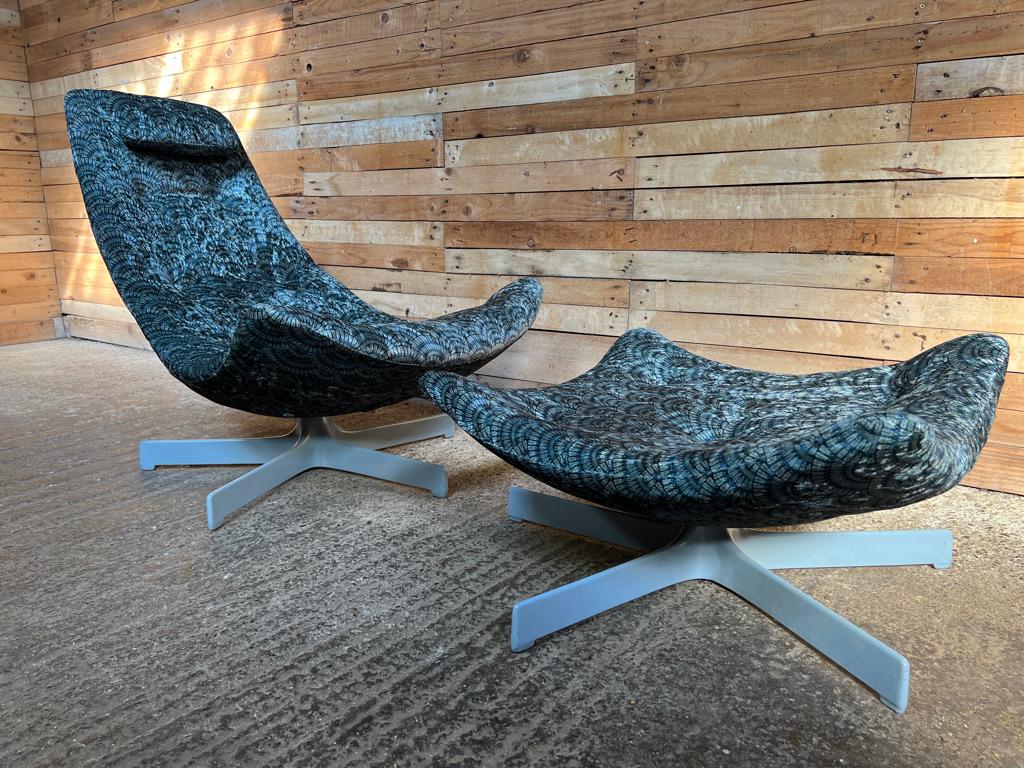 Large super retro 20th century Danish lounge chair with ottoman, newly uphostered in a blue silver fabric that really sets of the lovely shape of this chair and ottoman.

Measures: Chairs: Seat height 37cm, height 82 cm, depth 100cm, width