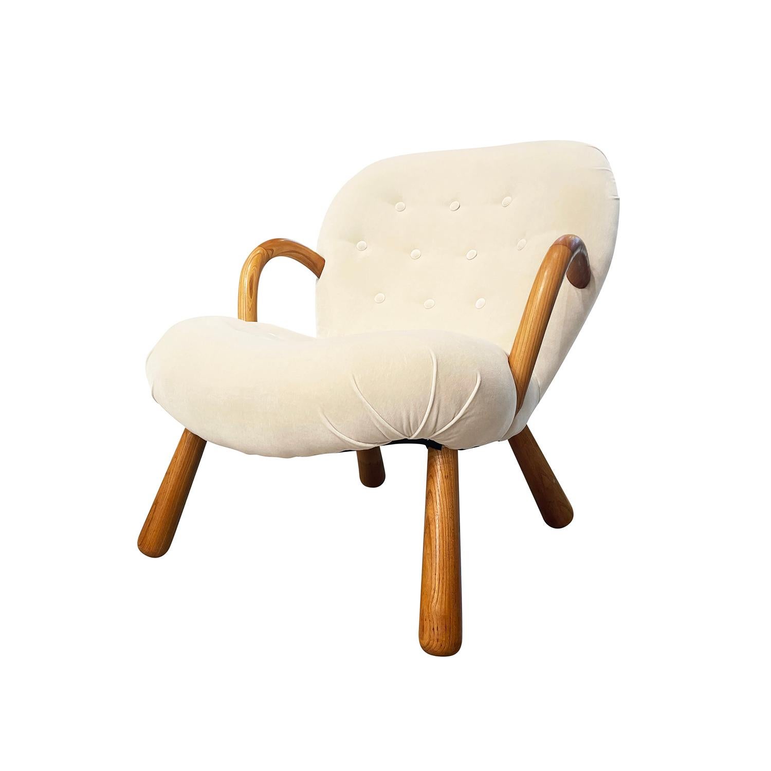 20th Century Danish Vintage Beech Clam Chair by Arnold Madsen & Schubell In Good Condition For Sale In West Palm Beach, FL