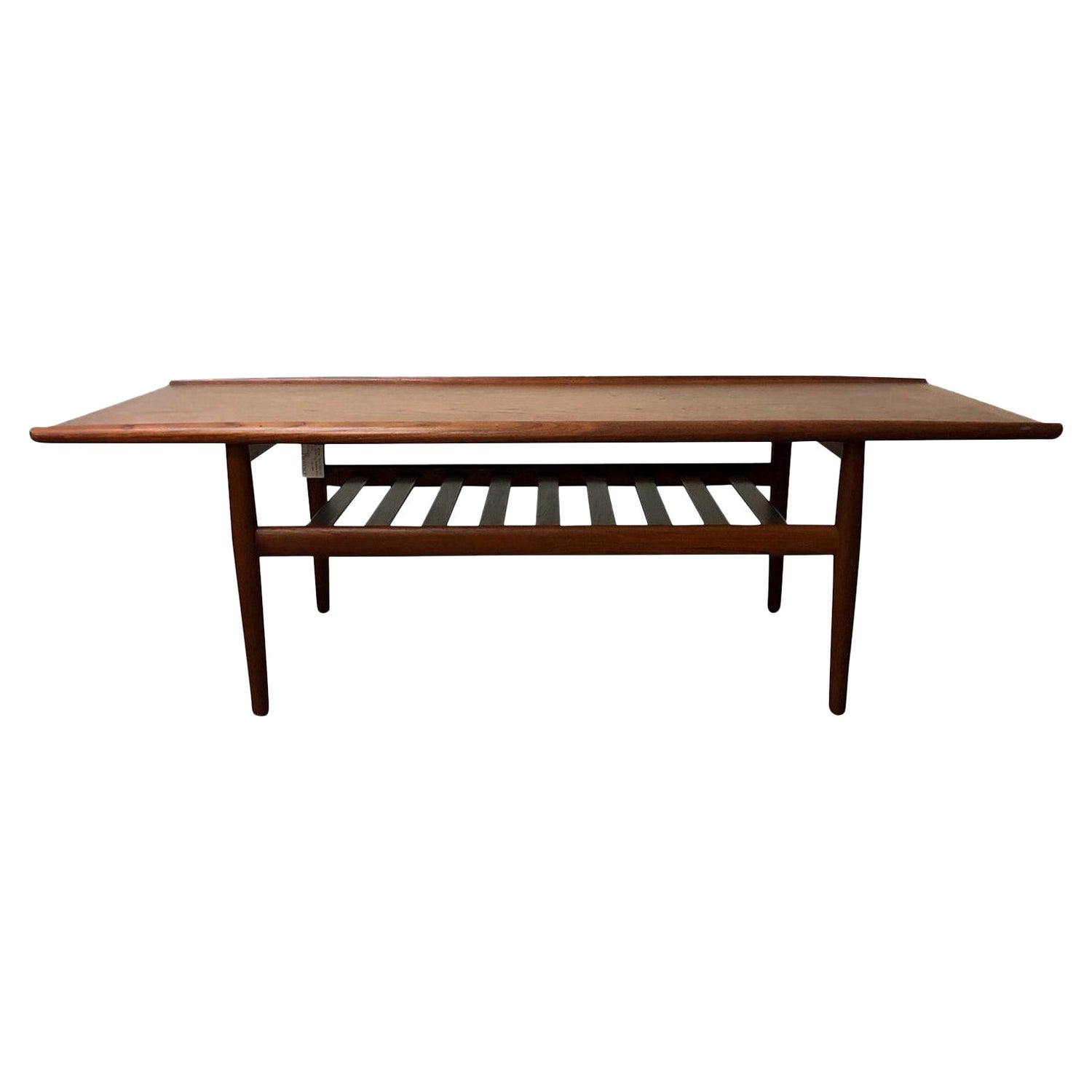 Tavolino danese vintage in teak del XX secolo di Hans J. Wegner & Andreas Tuck