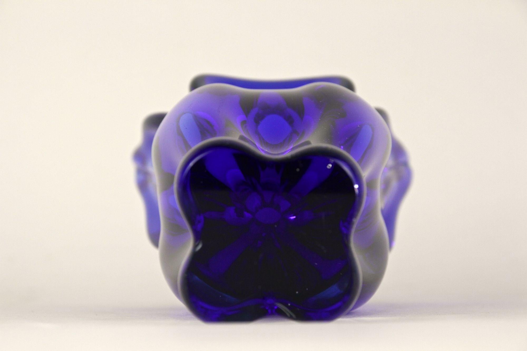 Vaso in vetro di Murano del XX secolo di colore blu scuro, Sommerso Murano, Italia 1960/70 ca. in vendita 5