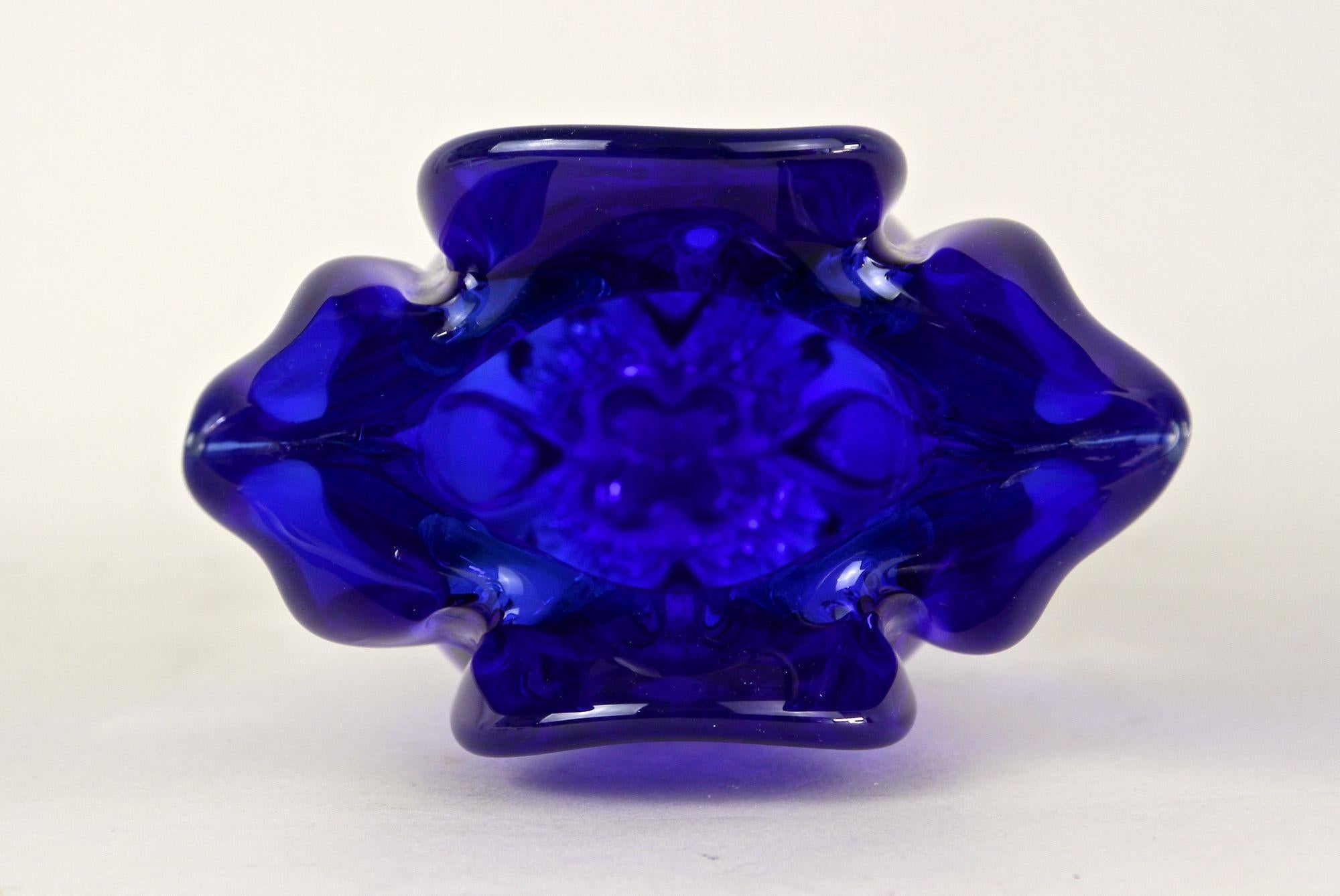 Vaso in vetro di Murano del XX secolo di colore blu scuro, Sommerso Murano, Italia 1960/70 ca. in vendita 8