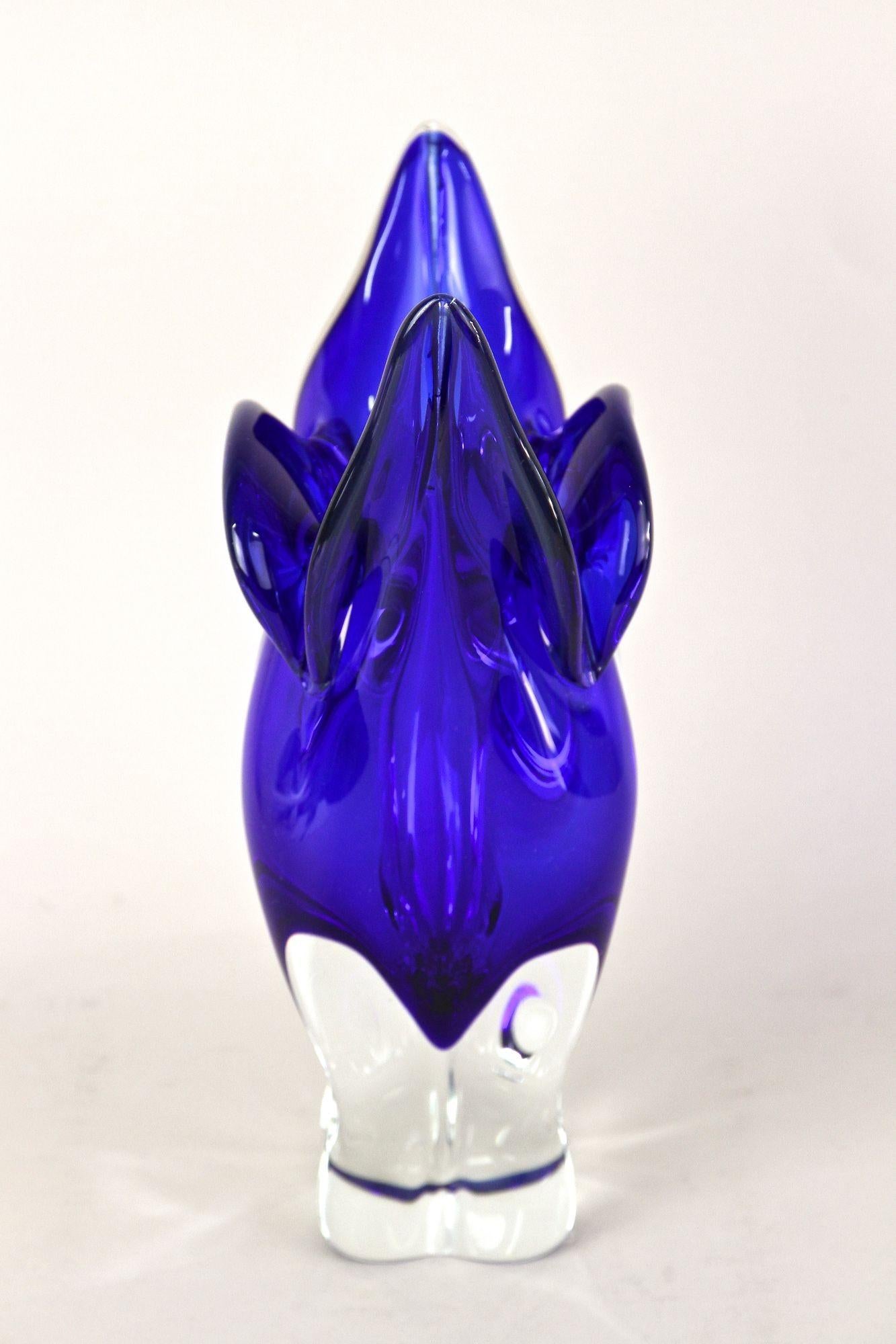 Vetro di Murano Vaso in vetro di Murano del XX secolo di colore blu scuro, Sommerso Murano, Italia 1960/70 ca. in vendita