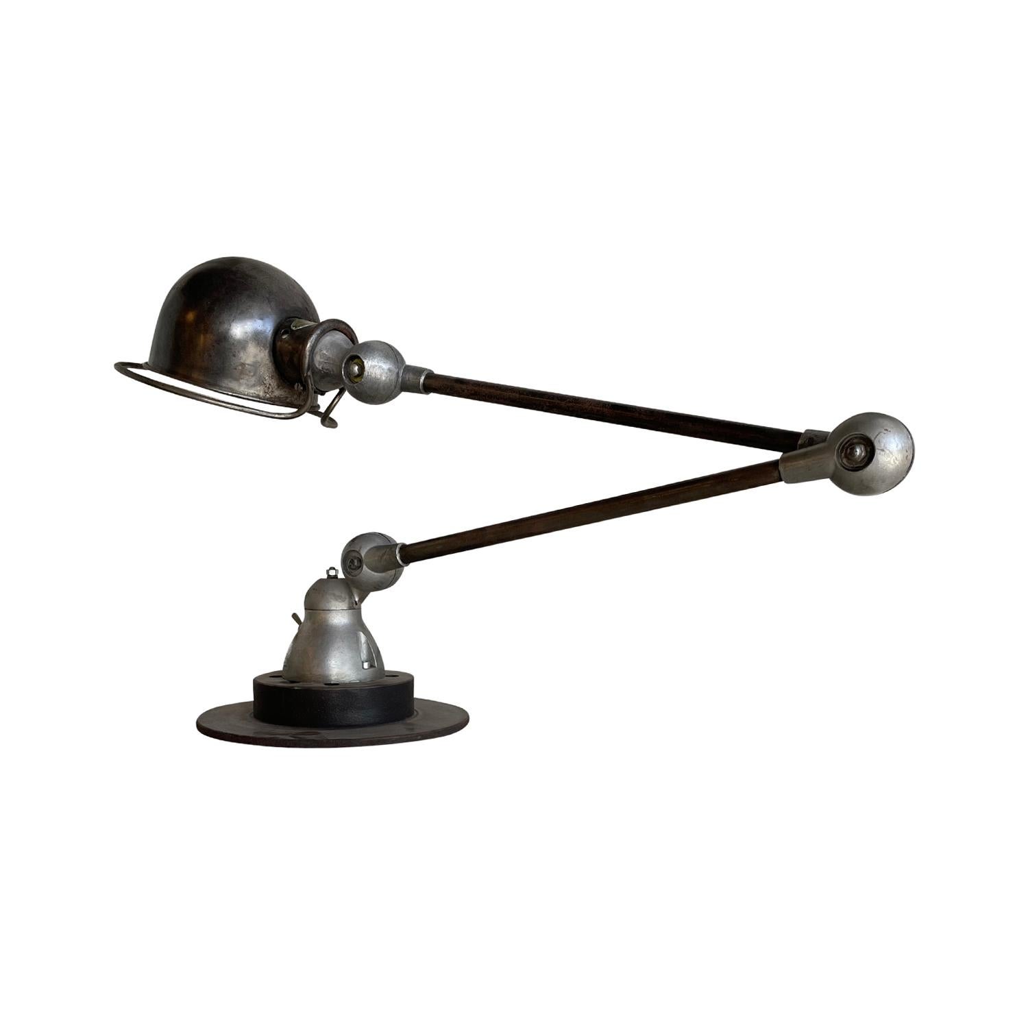 Mid-Century Modern Lampe de bureau française Jielde gris foncé du 20e siècle par Jean Louis Domecq en vente