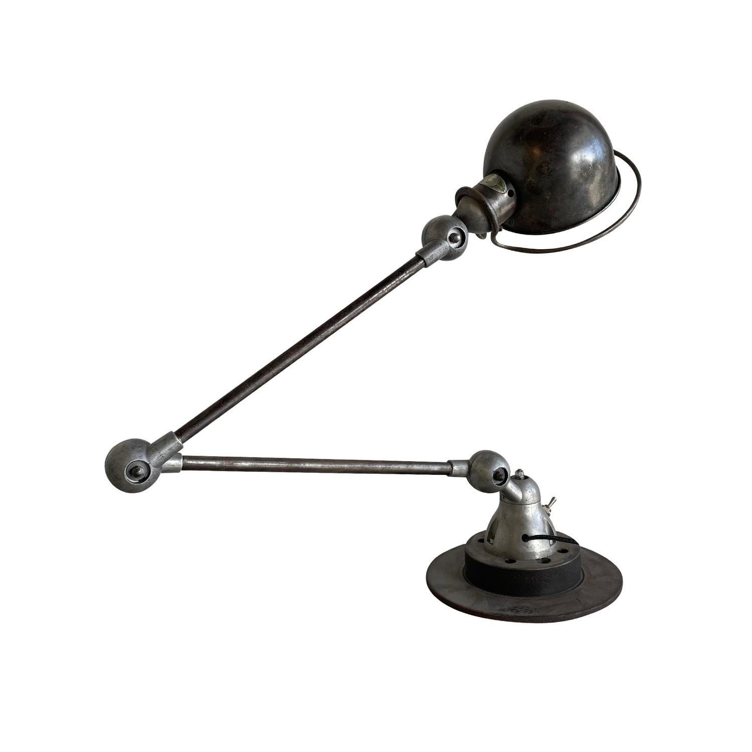 Hand-Crafted 20th Century Dark-Grey French Jielde Metal Desk Lamp by Jean Louis Domecq For Sale