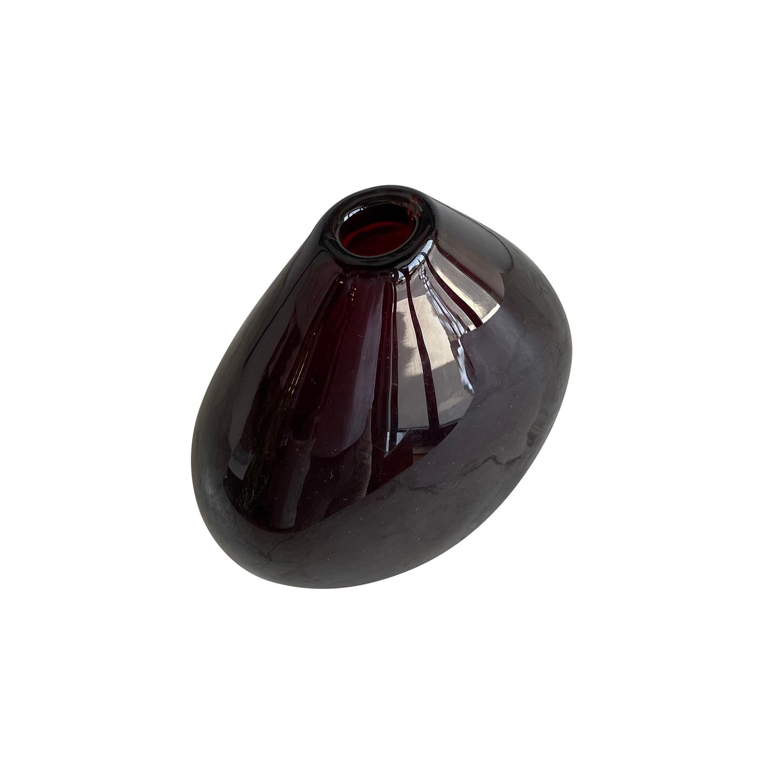 A dark-red, small vintage Mid-Century modern Swedish engraved flower vase made of hand blown Orrefors glass, in good condition. NV 3987 with original Orrefors Sticker. Minor fading, scratches due to age. Wear consistent with age and use. Circa 1950,