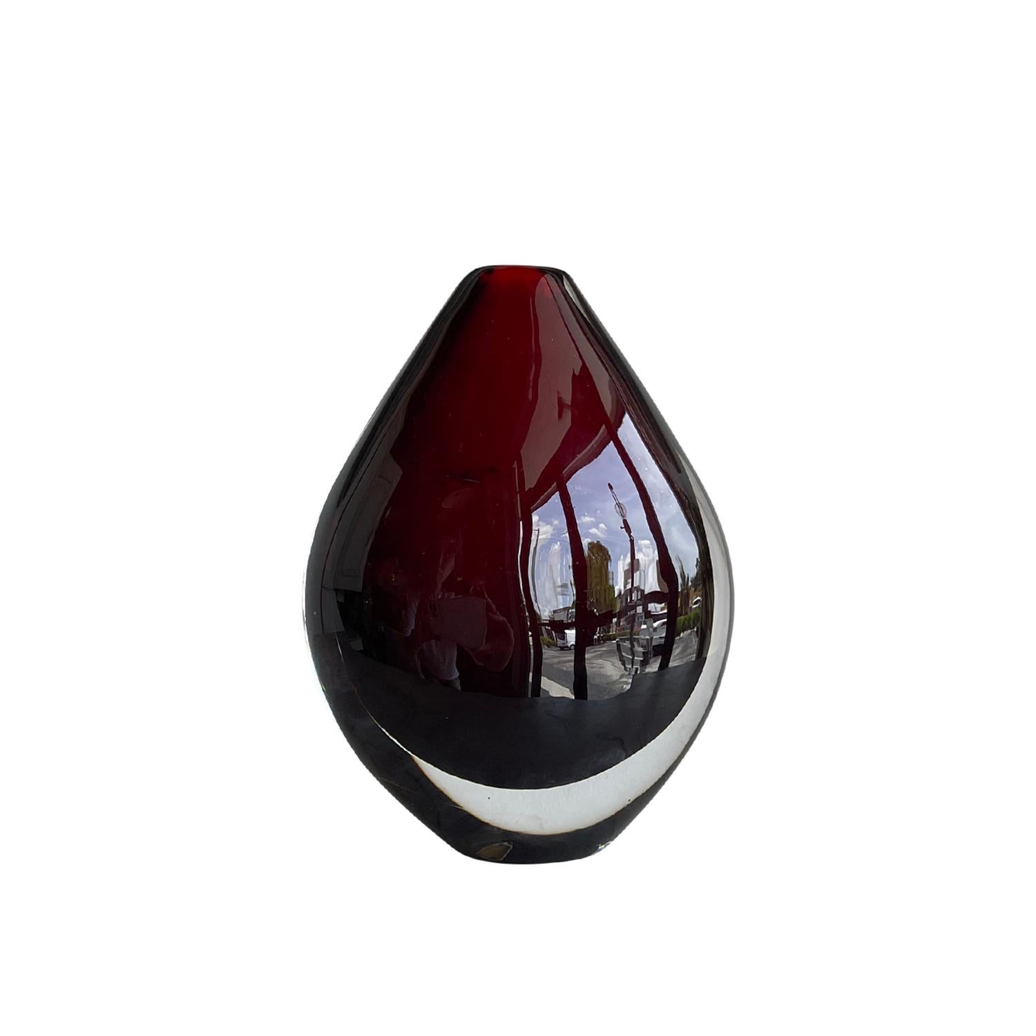 20th Century Dark-Red Swedish Vintage Orrefors Glass Vase by Nils Landberg In Good Condition For Sale In West Palm Beach, FL