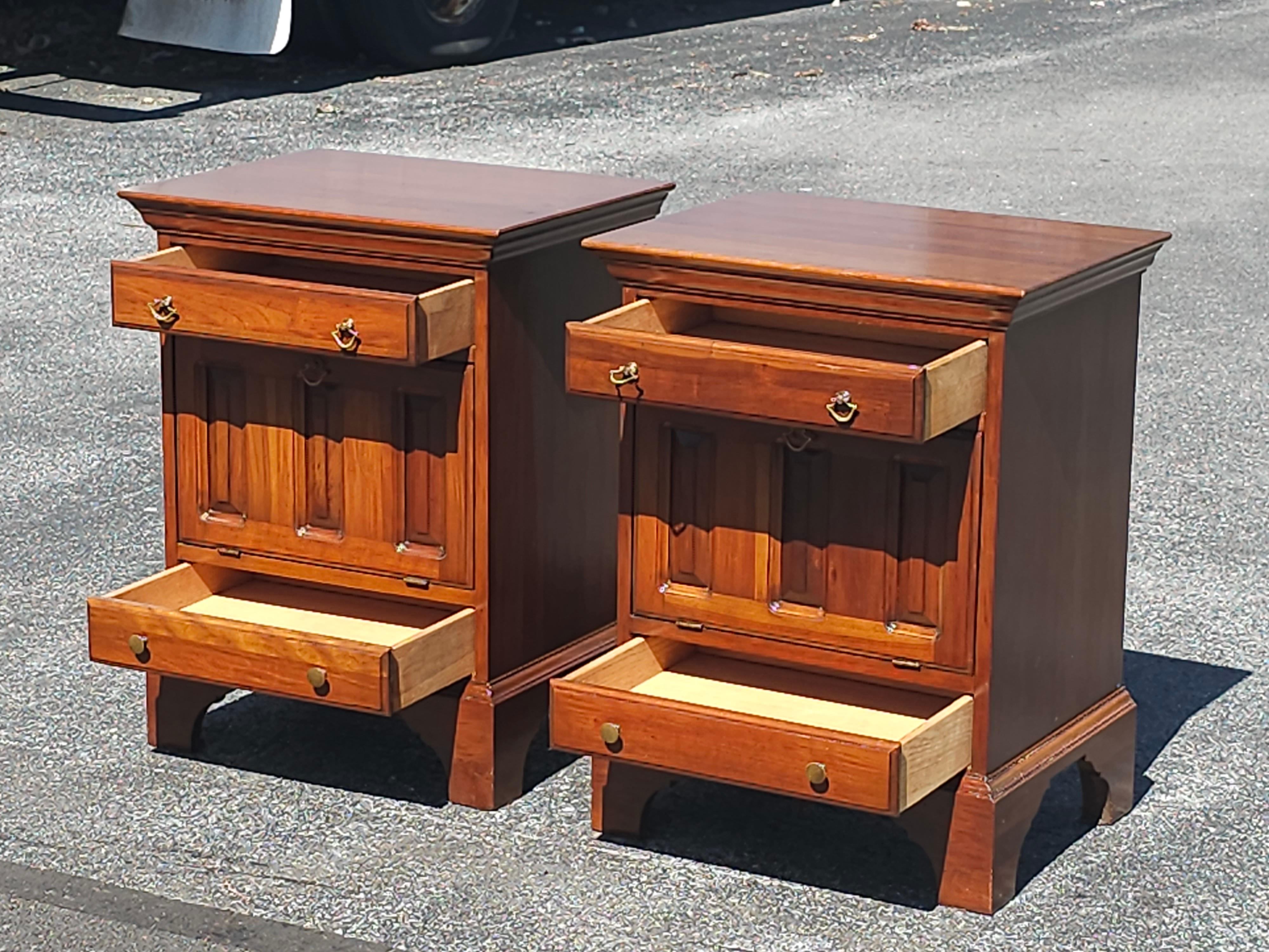 20th Century David Cabinet Cherry 2-Drawer a Abattant Door Bedside Cabinets Pair For Sale 4