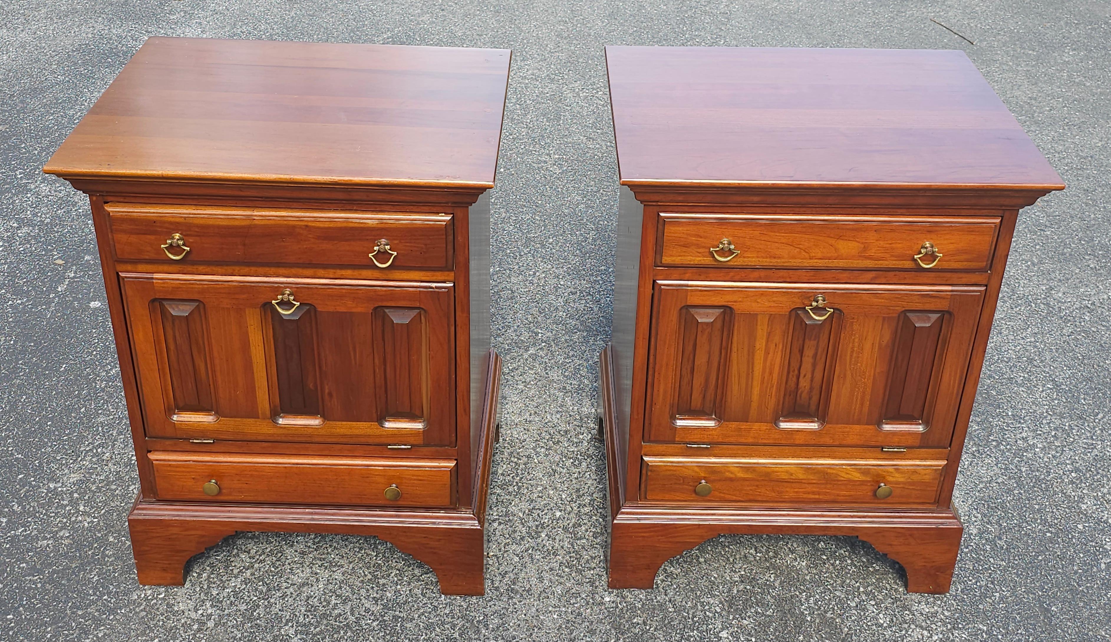 20th Century David Cabinet Cherry 2-Drawer a Abattant Door Bedside Cabinets Pair For Sale 7