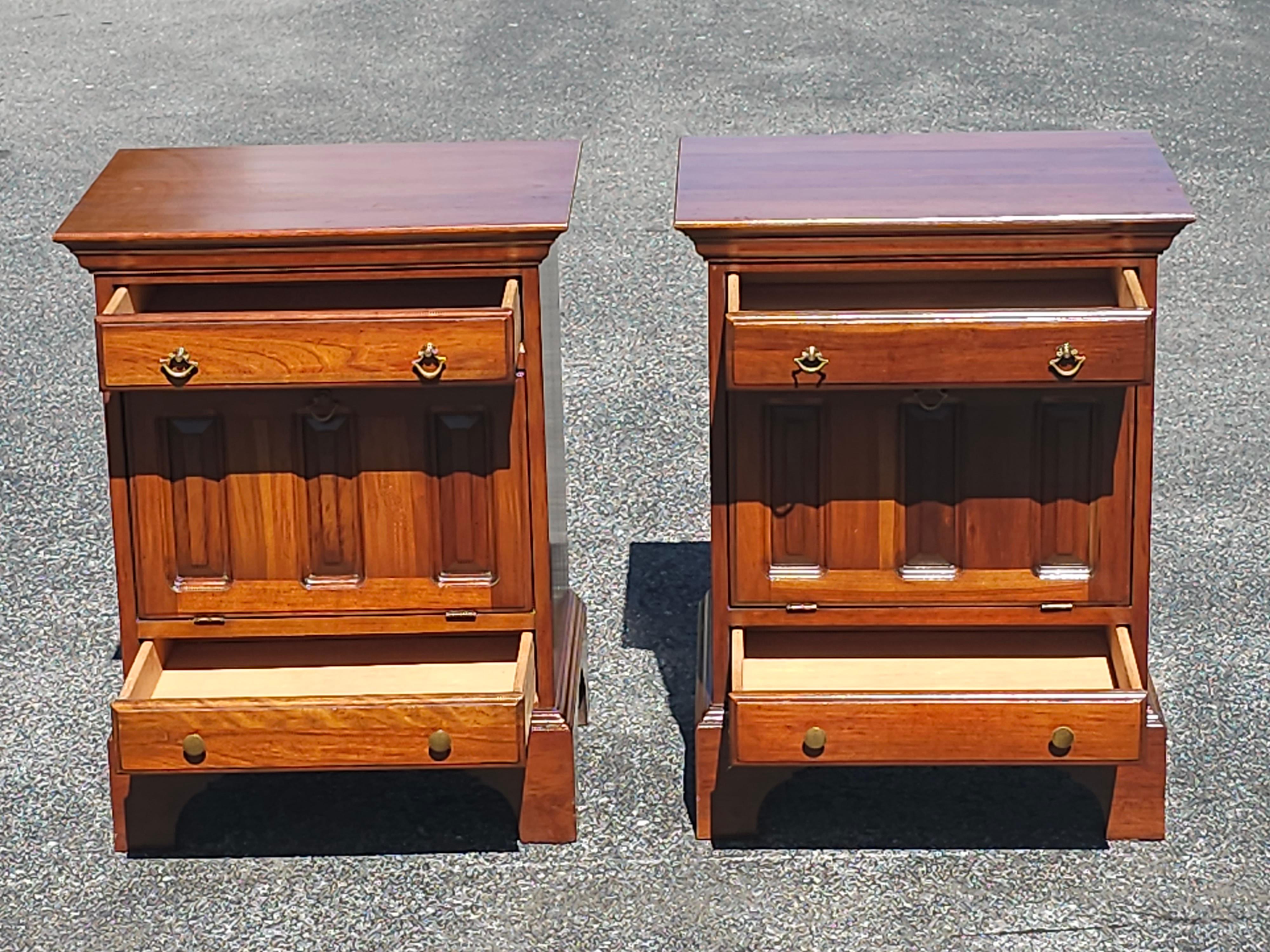 20th Century David Cabinet Cherry 2-Drawer a Abattant Door Bedside Cabinets Pair For Sale 9
