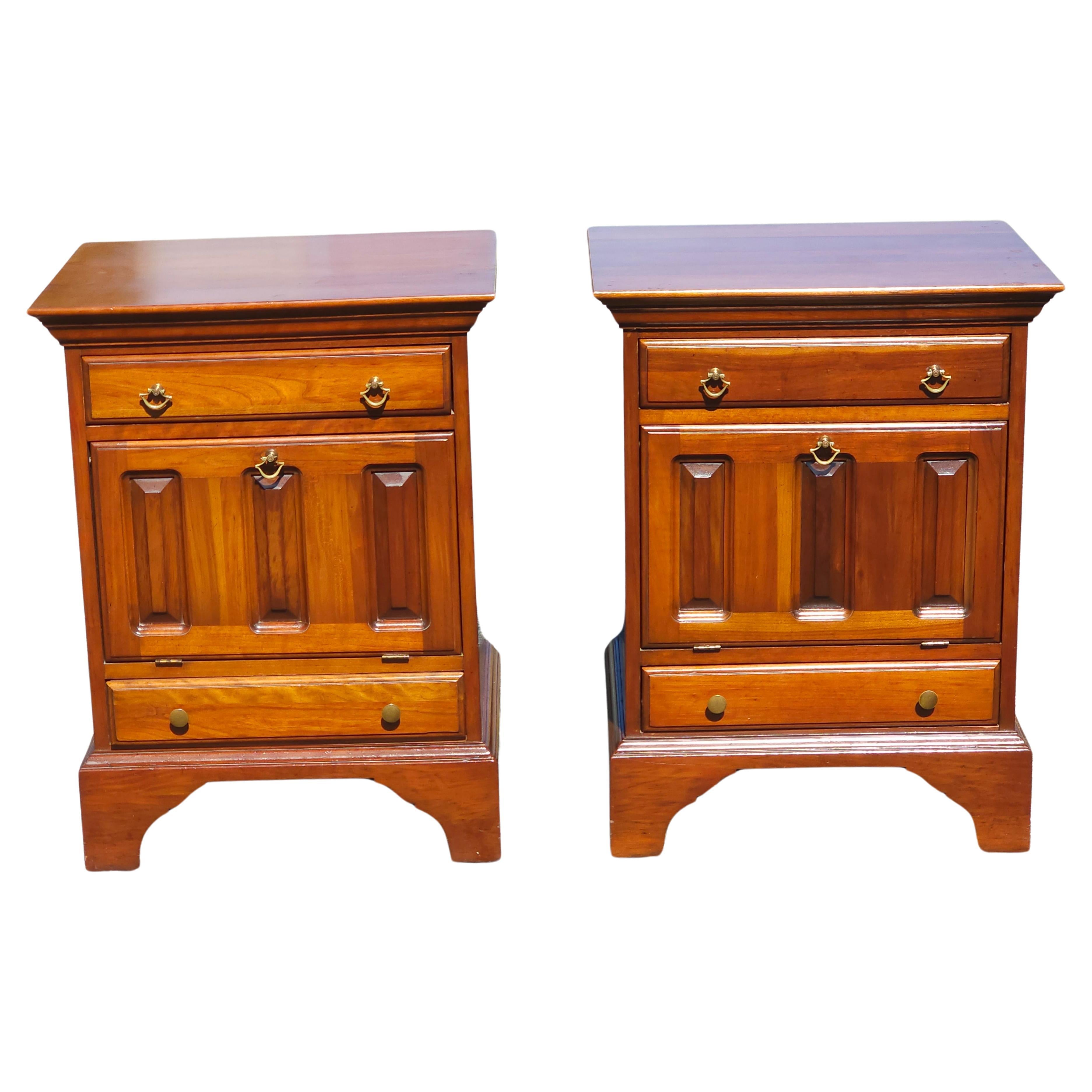 20th Century David Cabinet Cherry 2-Drawer a Abattant Door Bedside Cabinets Pair For Sale