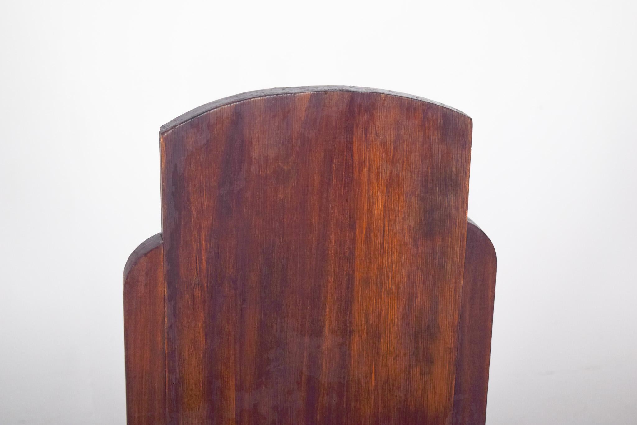 Stuhl im Deco-Stil des 20. Jahrhunderts mit geprägtem Ledersitz (Portugiesisch) im Angebot