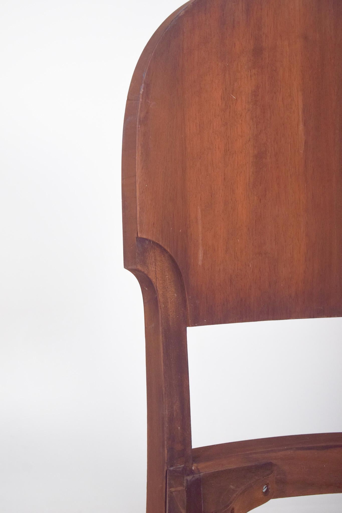 20th Century Deco-Style Round-Back Dining Chair In Fair Condition For Sale In Lisboa, Lisboa