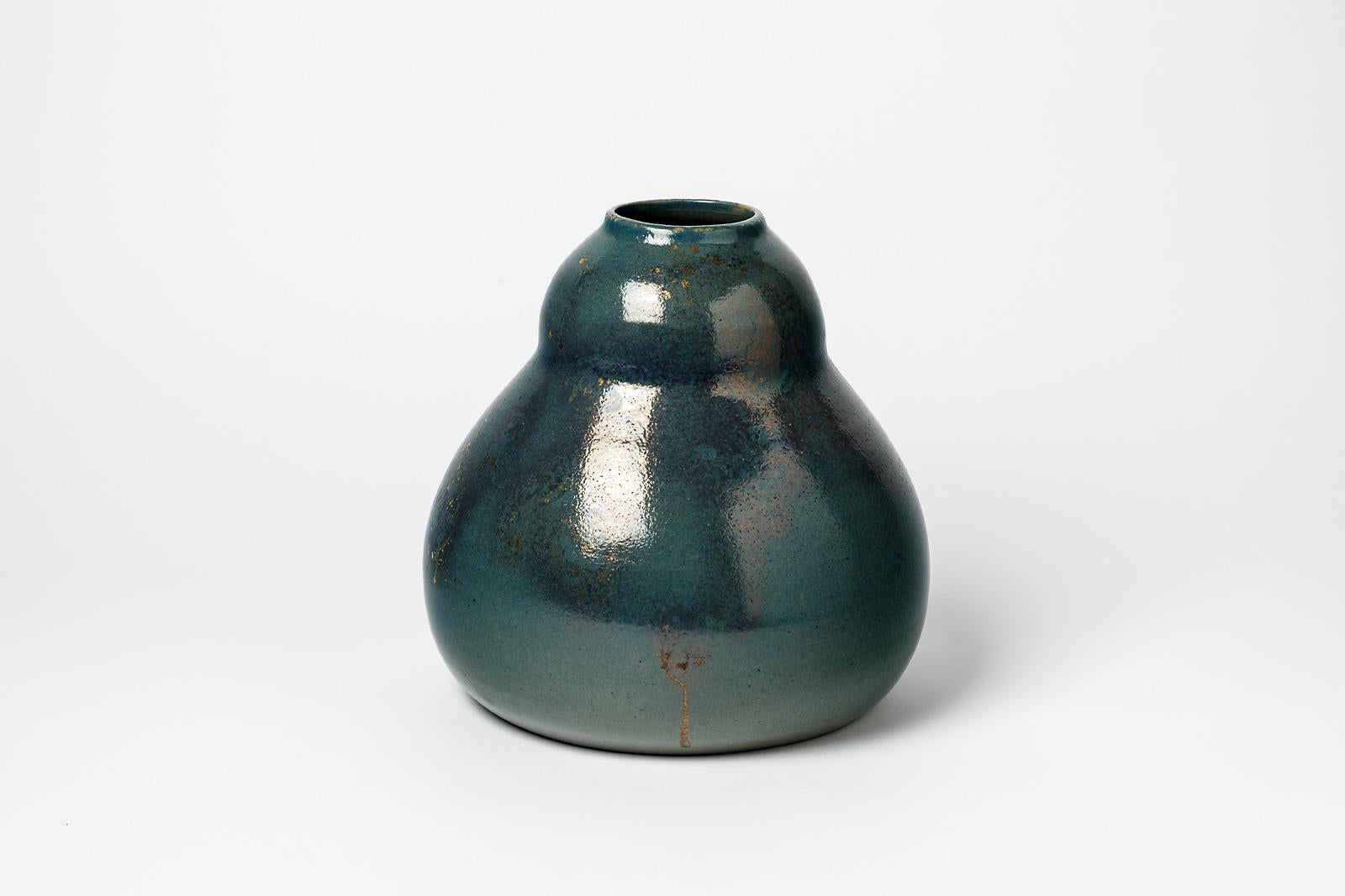 Français Vase en céramique d'art décoratif du XXe siècle vert et or Jean Pointu, vers 1930 en vente