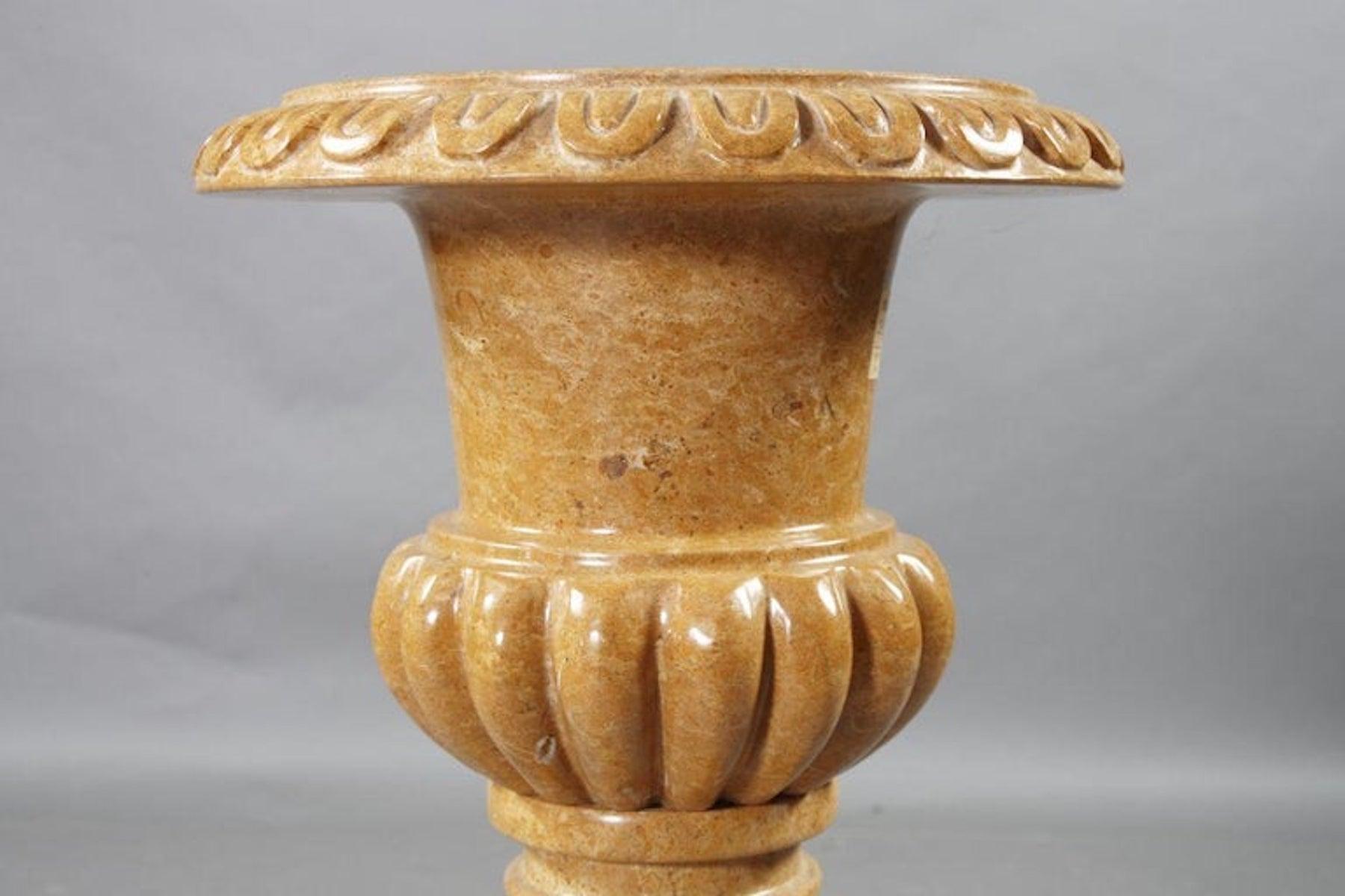 Classicisme Cratervase en marbre beige décoratif du 20ème siècle Bon état - En vente à Berlin, DE