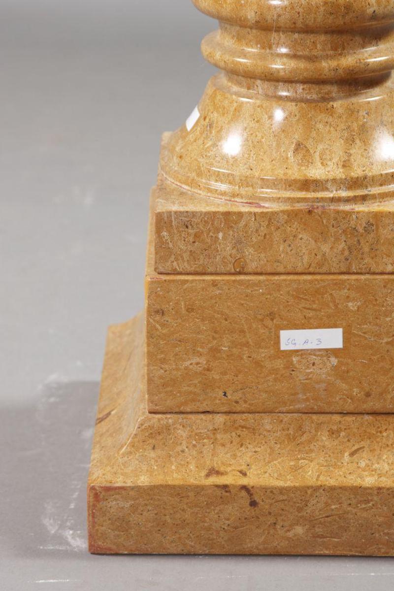 Marbre Classicisme Cratervase en marbre beige décoratif du 20ème siècle en vente