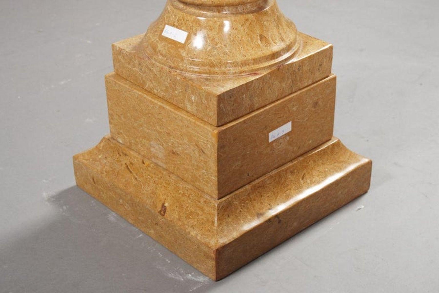 Classicisme Cratervase en marbre beige décoratif du 20ème siècle en vente 1