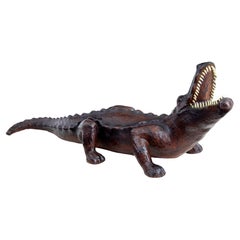 Modèle en cuir décoratif du 20e siècle représentant un crocodile