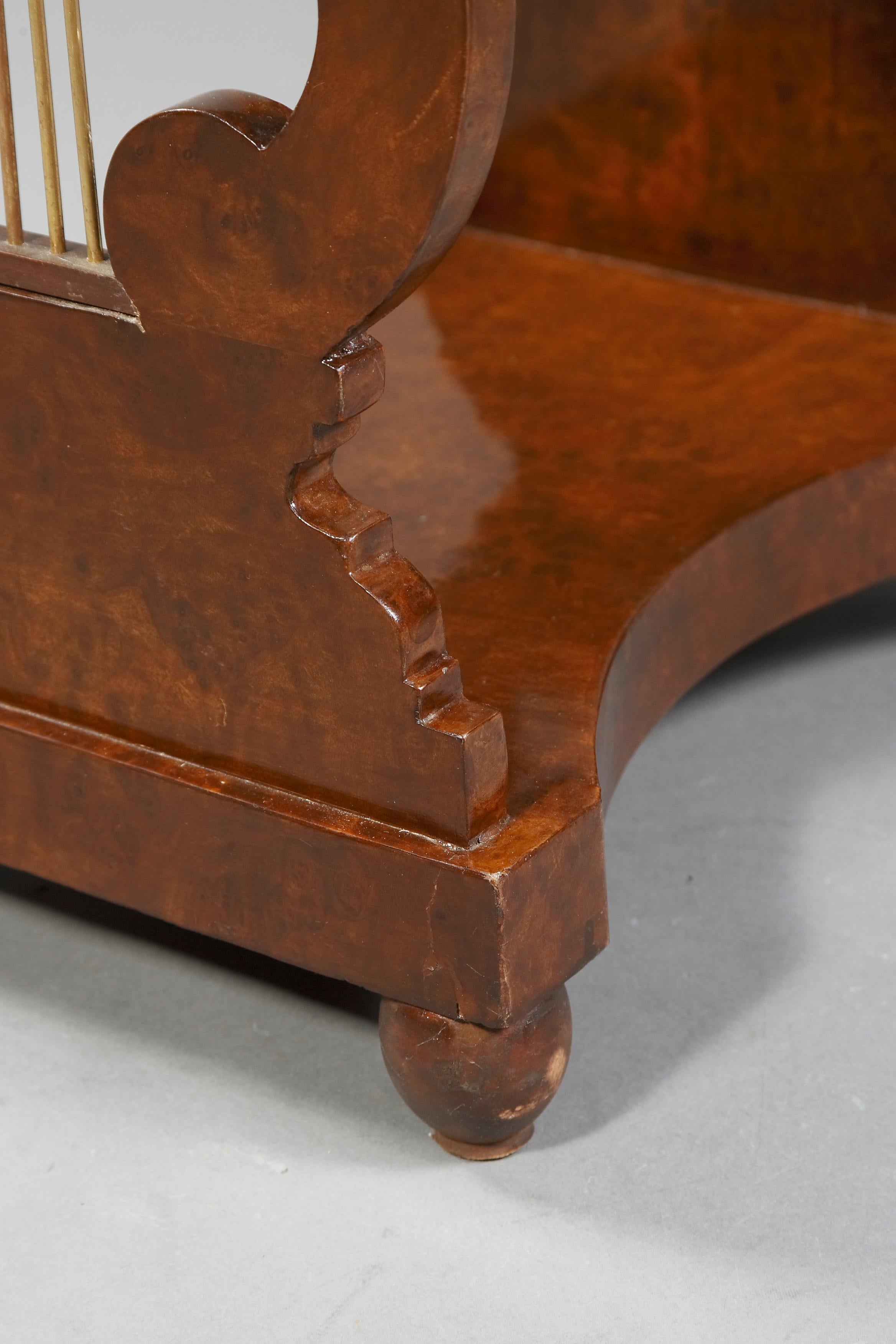 Mesa de costura decorativa de lira del siglo XX / Mesa auxiliar de estilo Biedermeier en venta 2