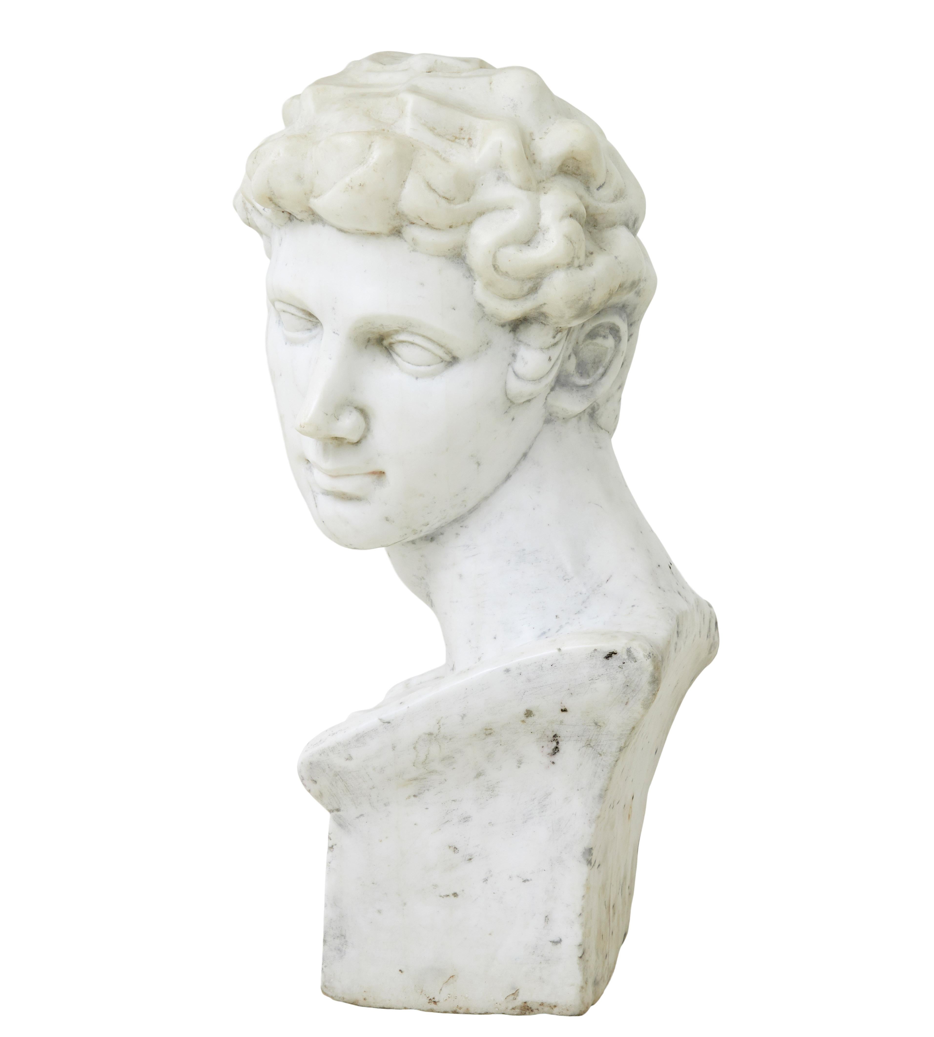 20th century decorative marble bust in the Greco Roman style For Sale 4